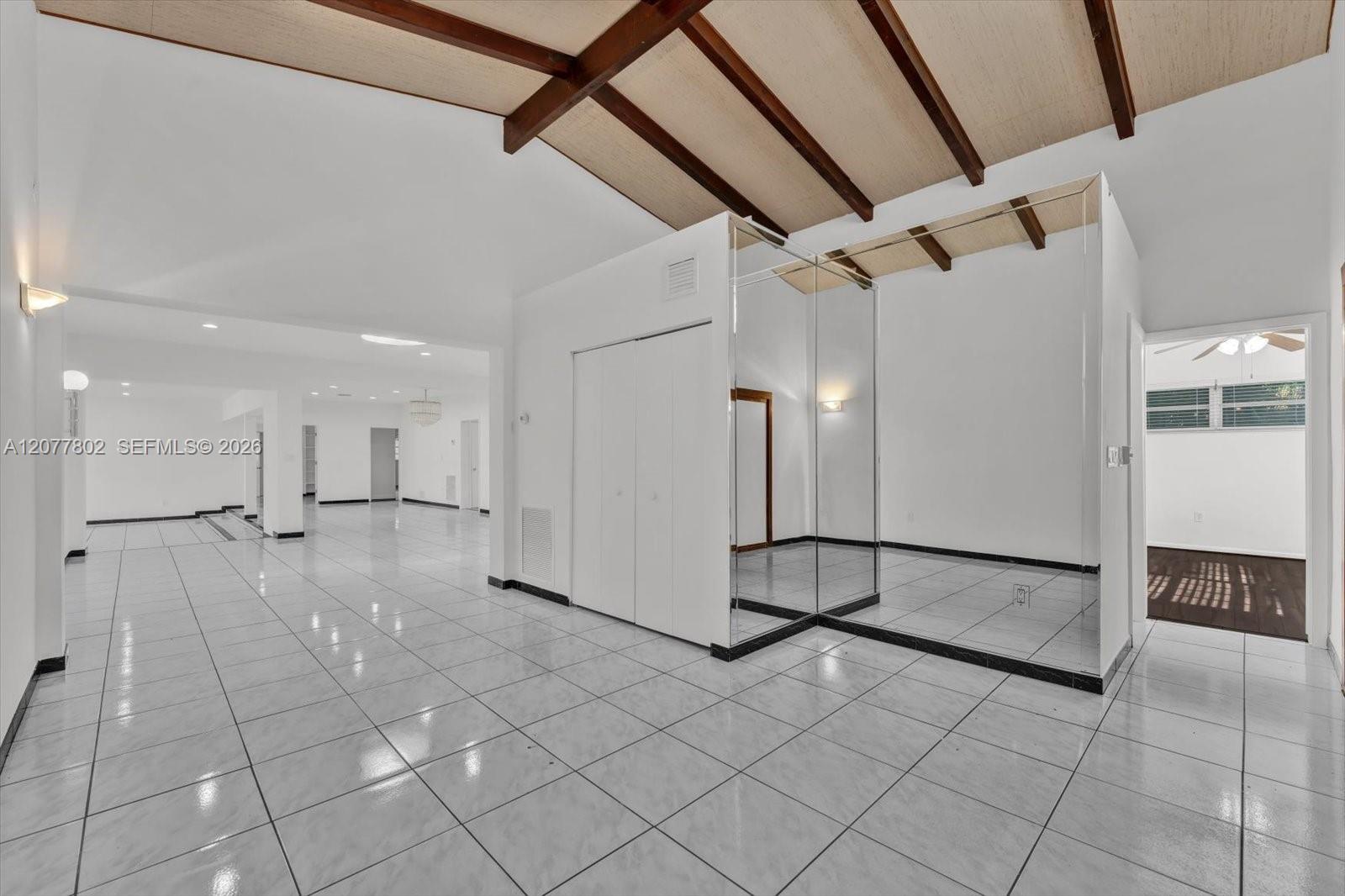 4560 Prairie Avenue Property Photo 10