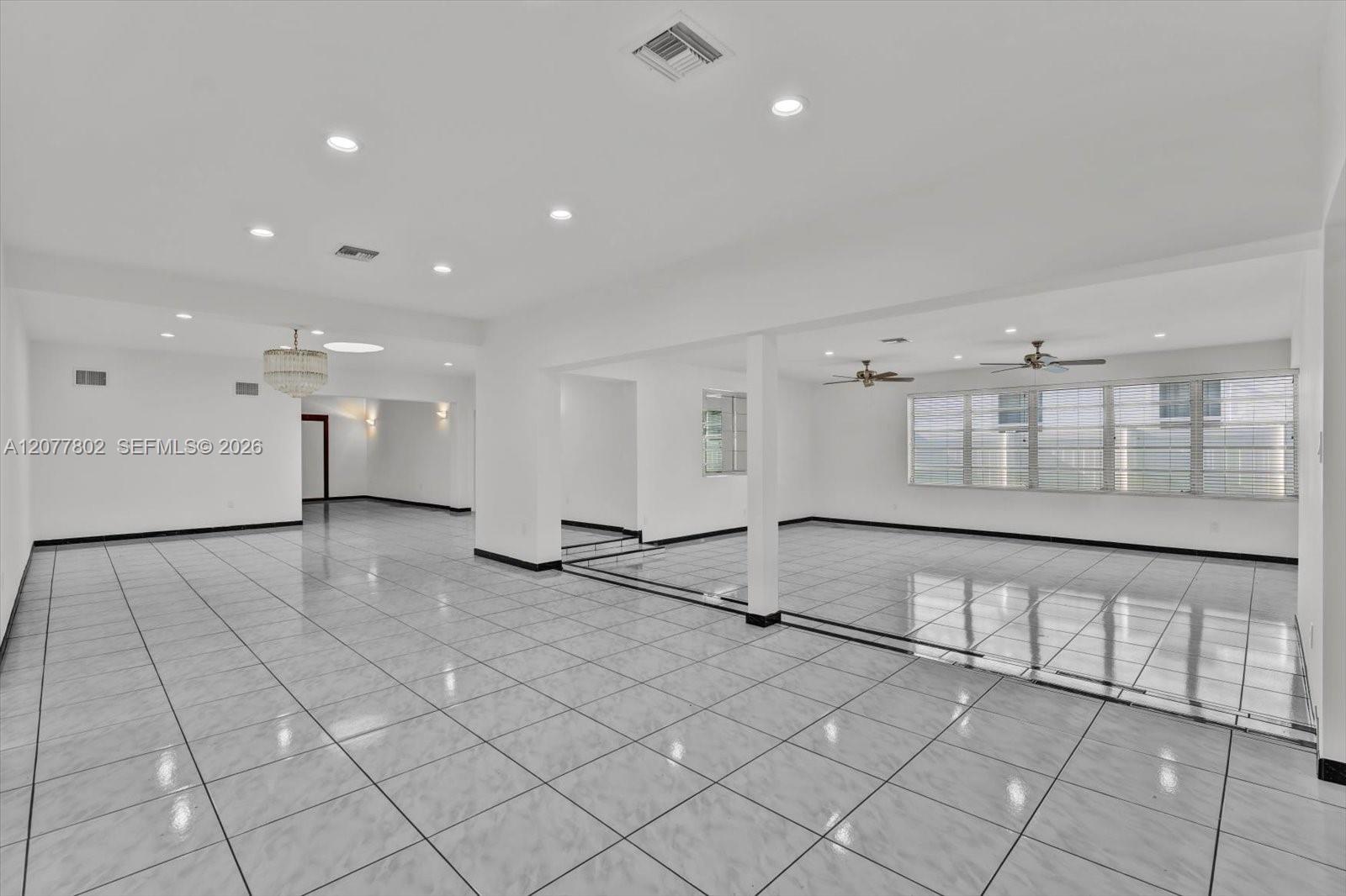 4560 Prairie Avenue Property Photo 11