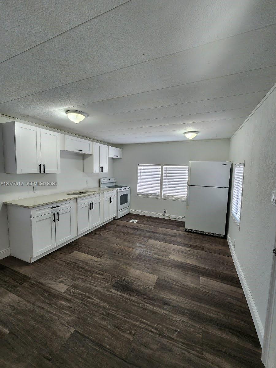 4222 Hibiscus Circle House Property Photo 2