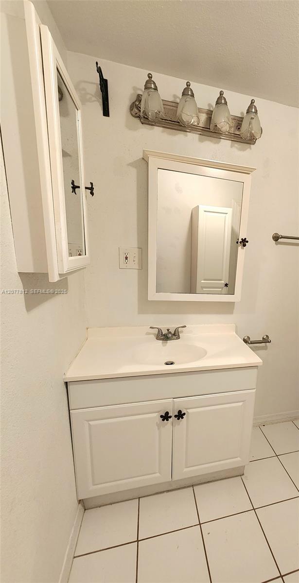 4222 Hibiscus Circle House Property Photo 6