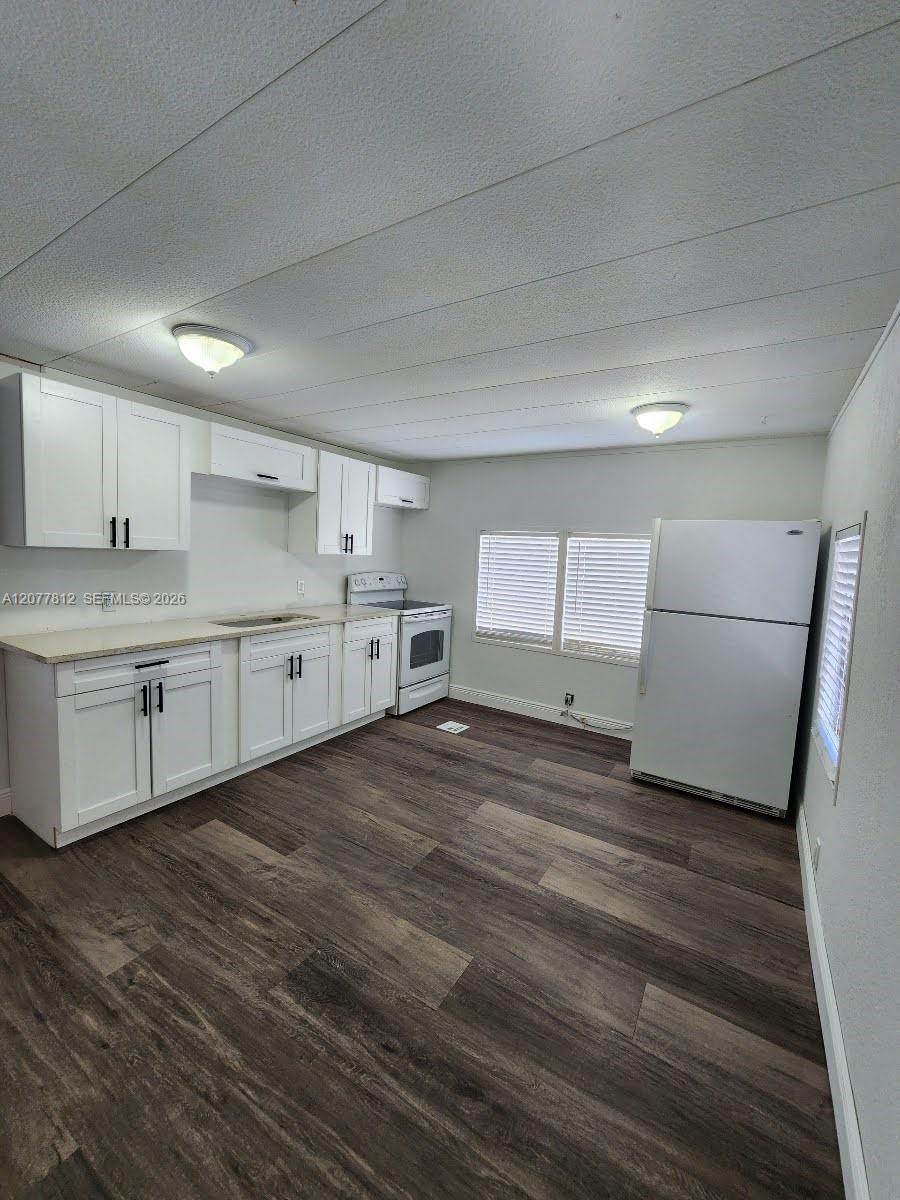 4222 Hibiscus Circle House Property Photo 15