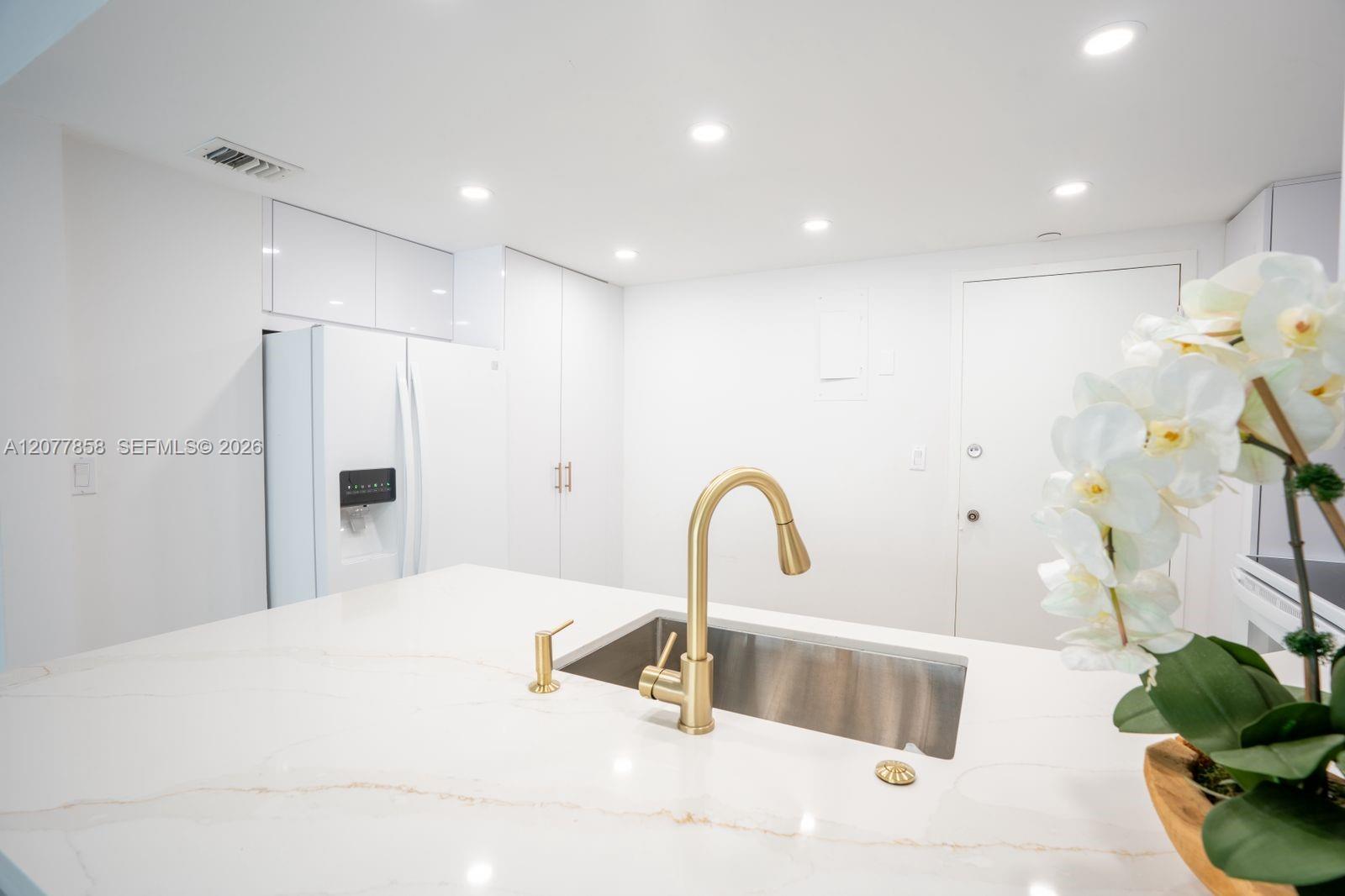 2100 S Ocean Drive 5b Property Photo 5
