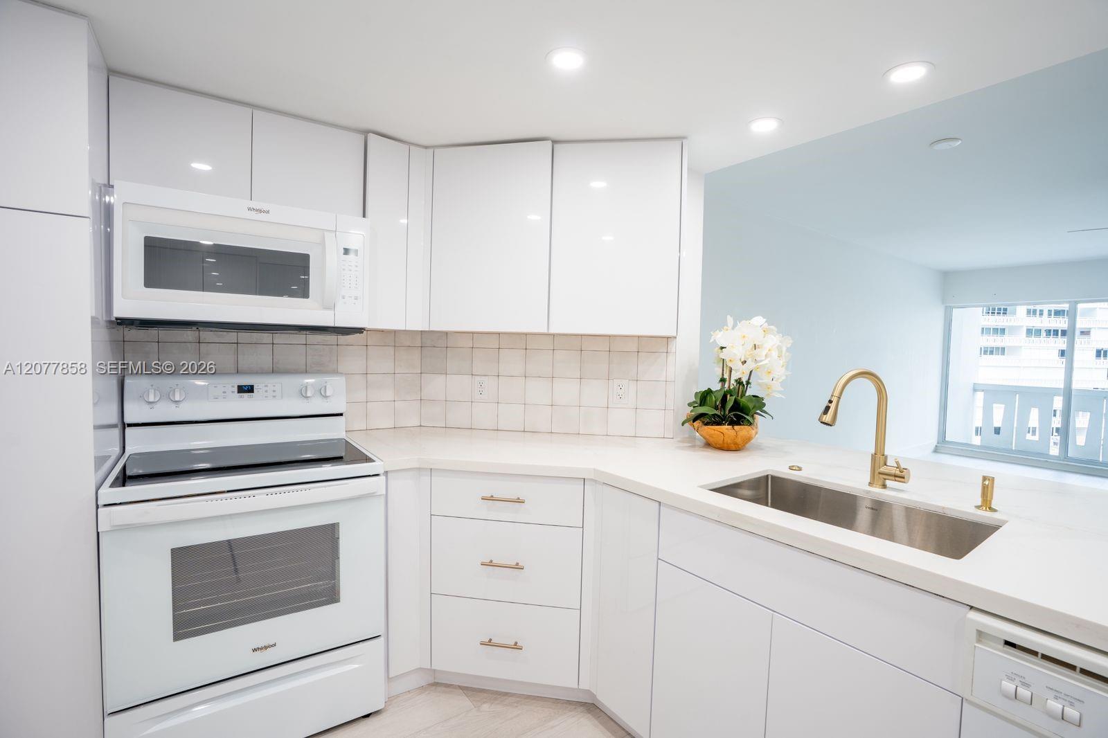 2100 S Ocean Drive 5b Property Photo 6