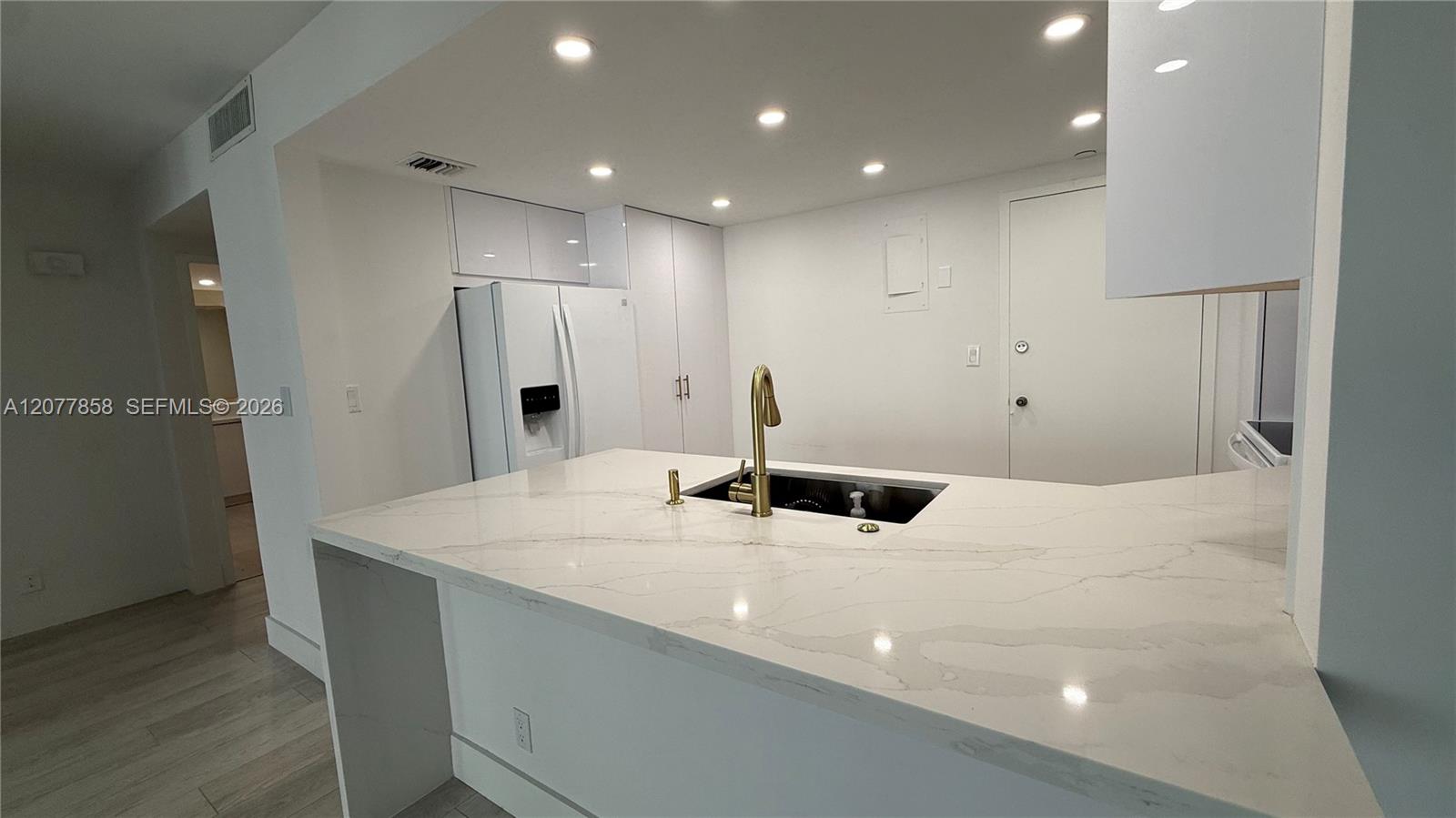 2100 S Ocean Drive 5b Property Photo 7