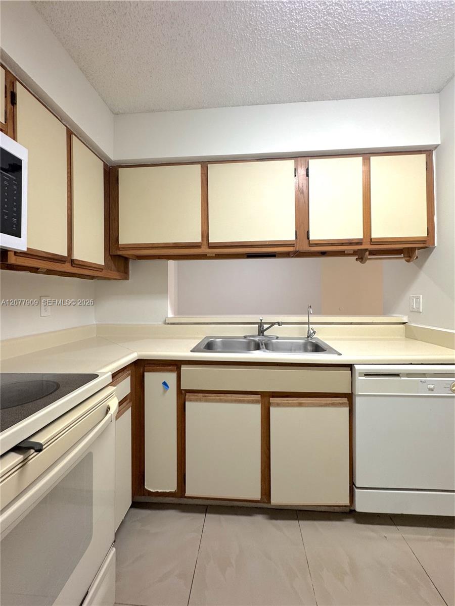 1265 Sw 46th Avenue 2201 Property Photo 2