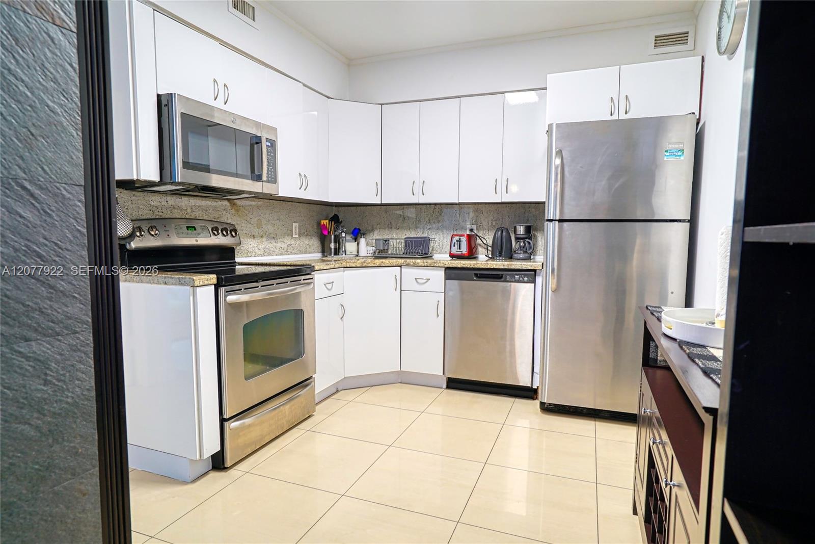 5161 Collins Avenue 1101 Property Photo 3