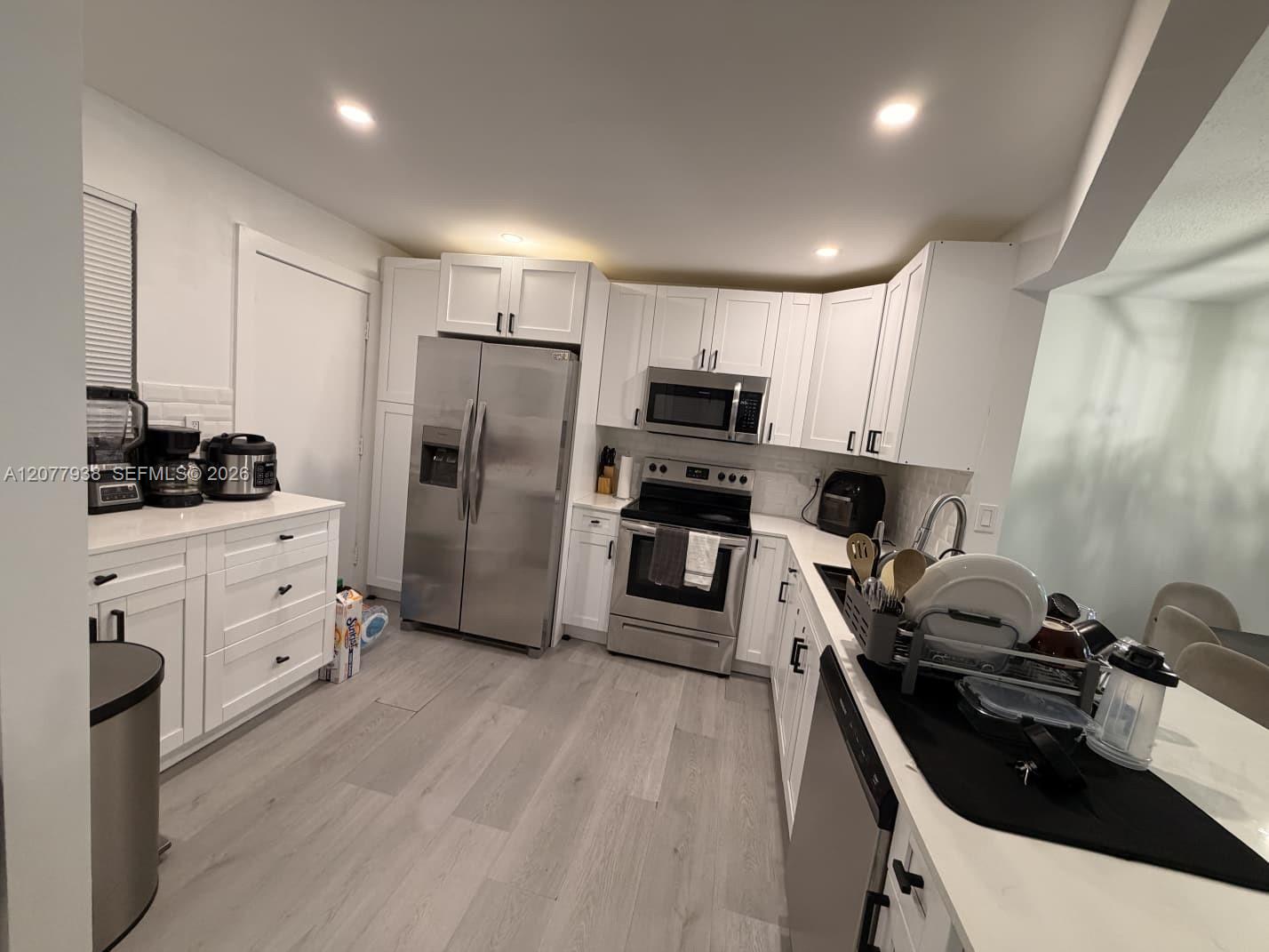 A12077938 Property Photo 3