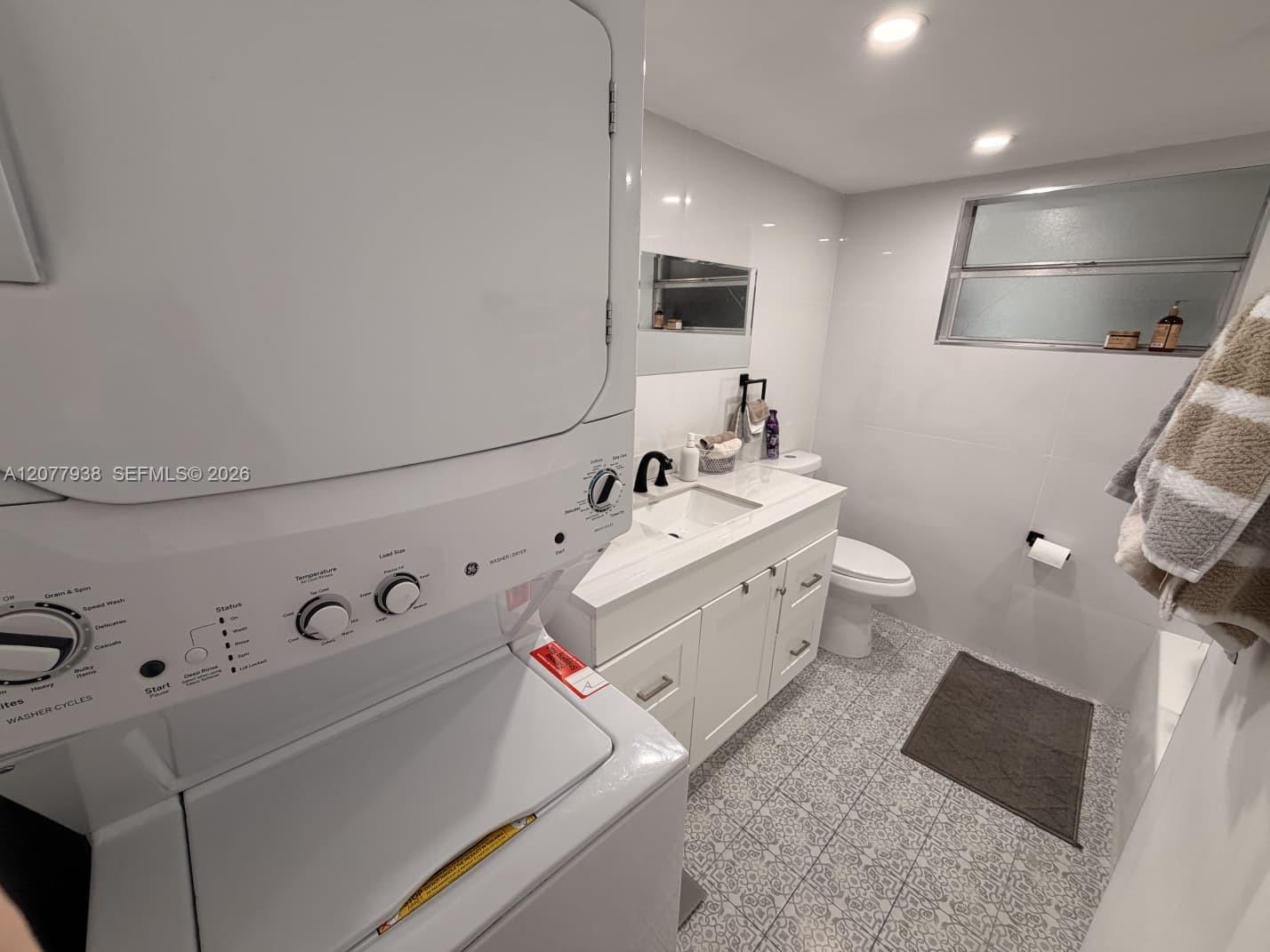 A12077938 Property Photo 4