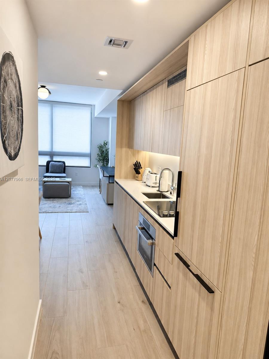 225 N Miami Avenue 2810 Property Photo 3