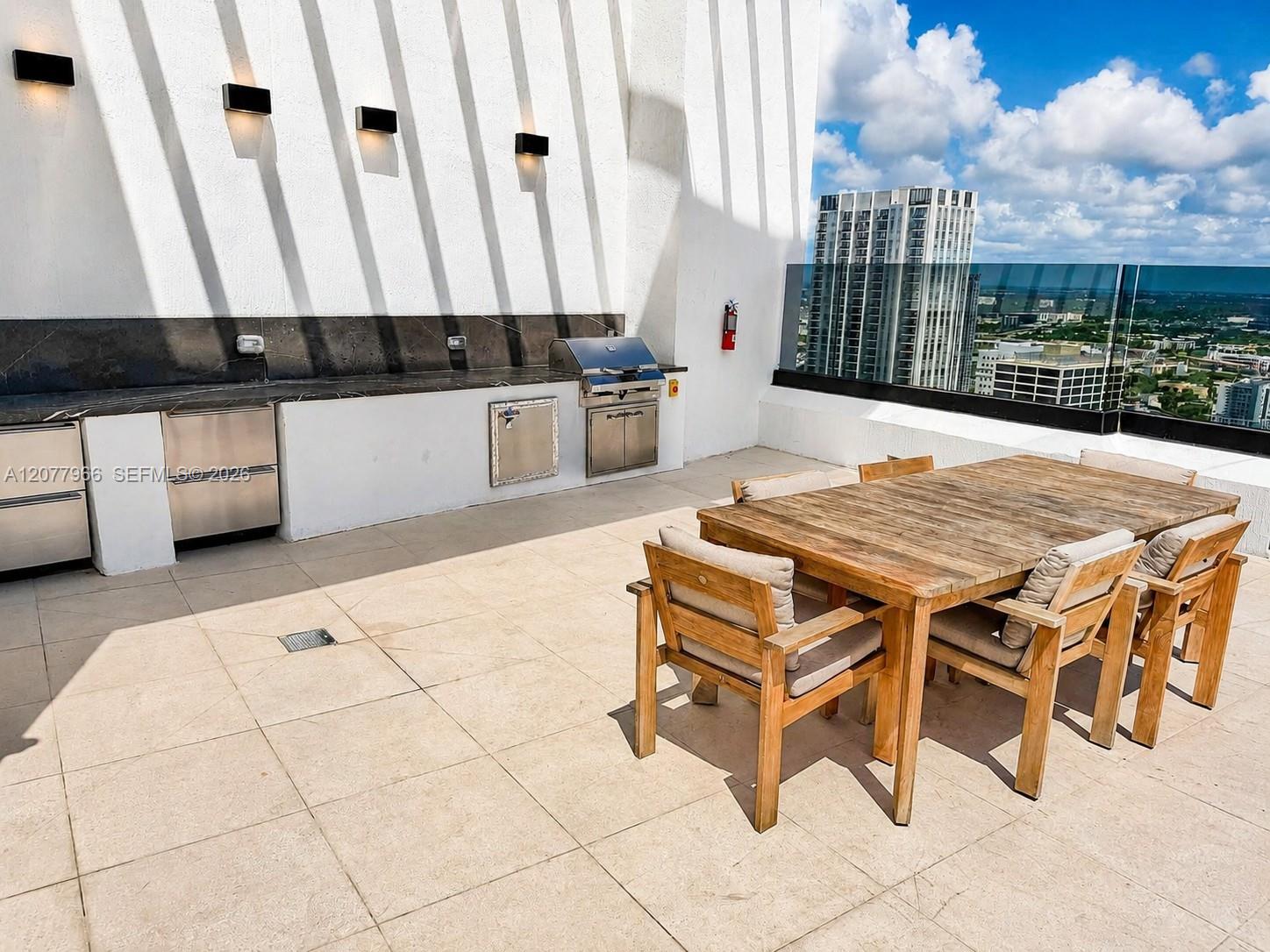 225 N Miami Avenue 2810 Property Photo 30