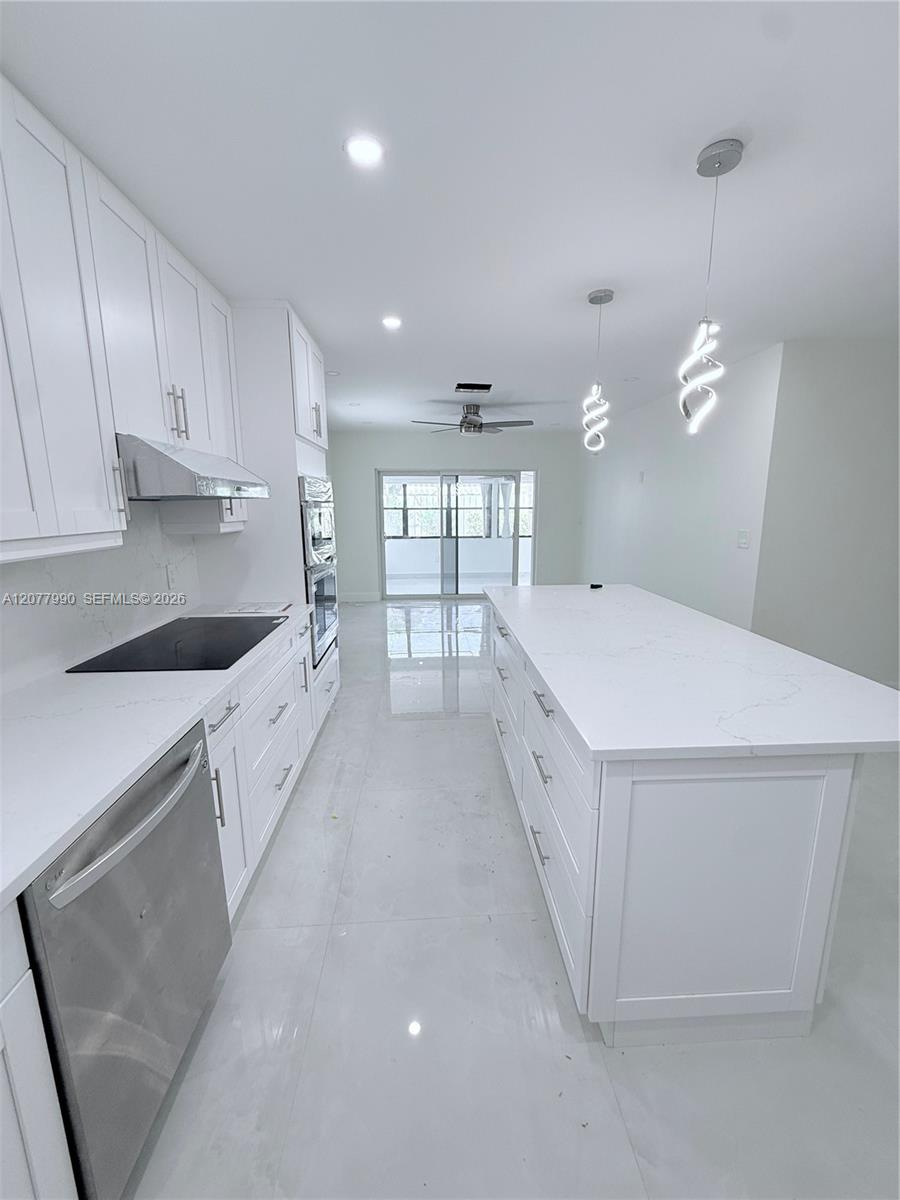 1721 Ne 48th Court Property Photo 3