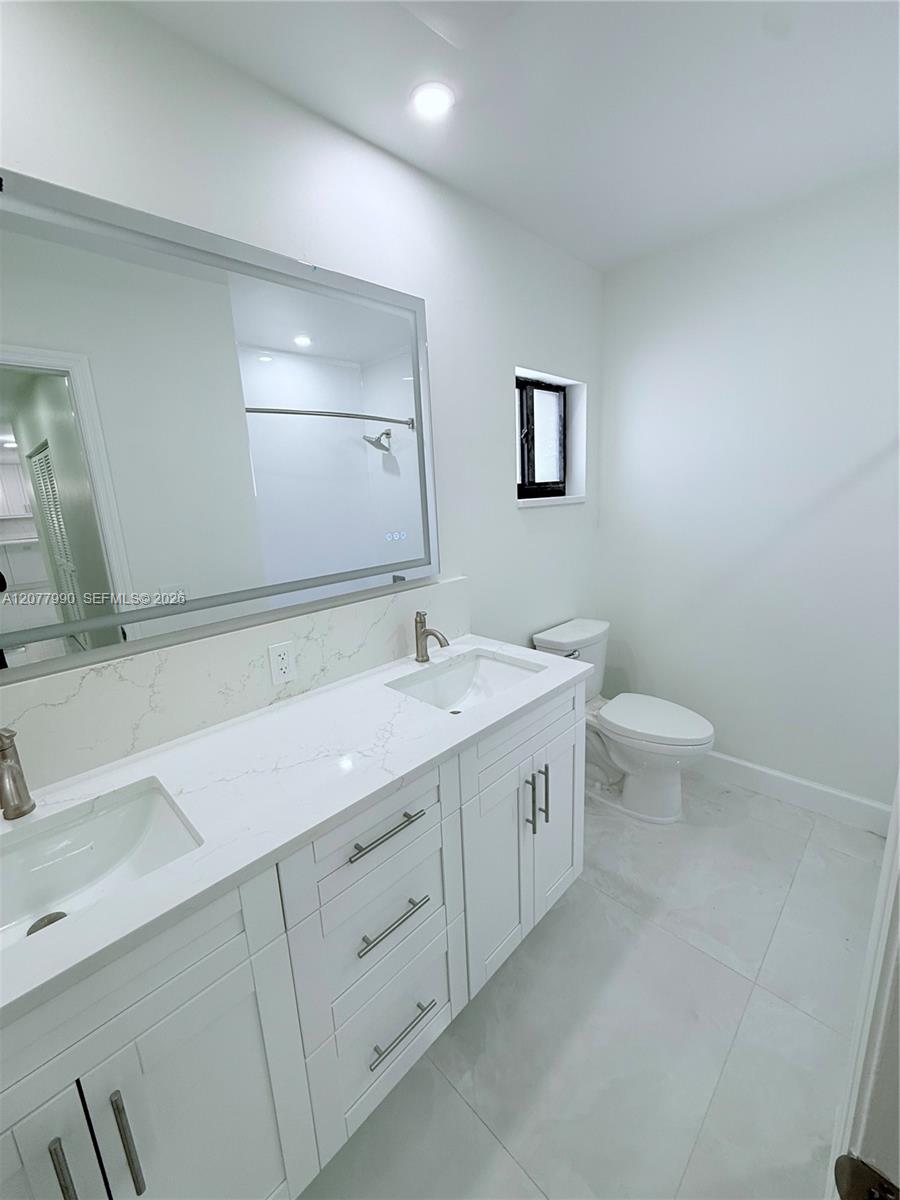 1721 Ne 48th Court Property Photo 4