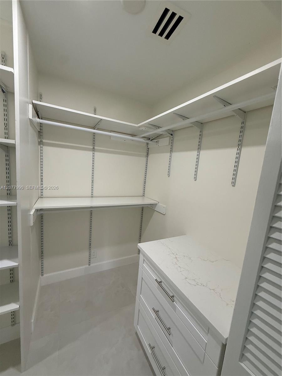 1721 Ne 48th Court Property Photo 8