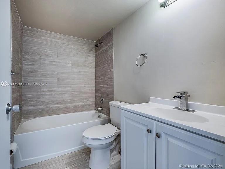 8240 Sw 210th Street 319 Property Photo 12