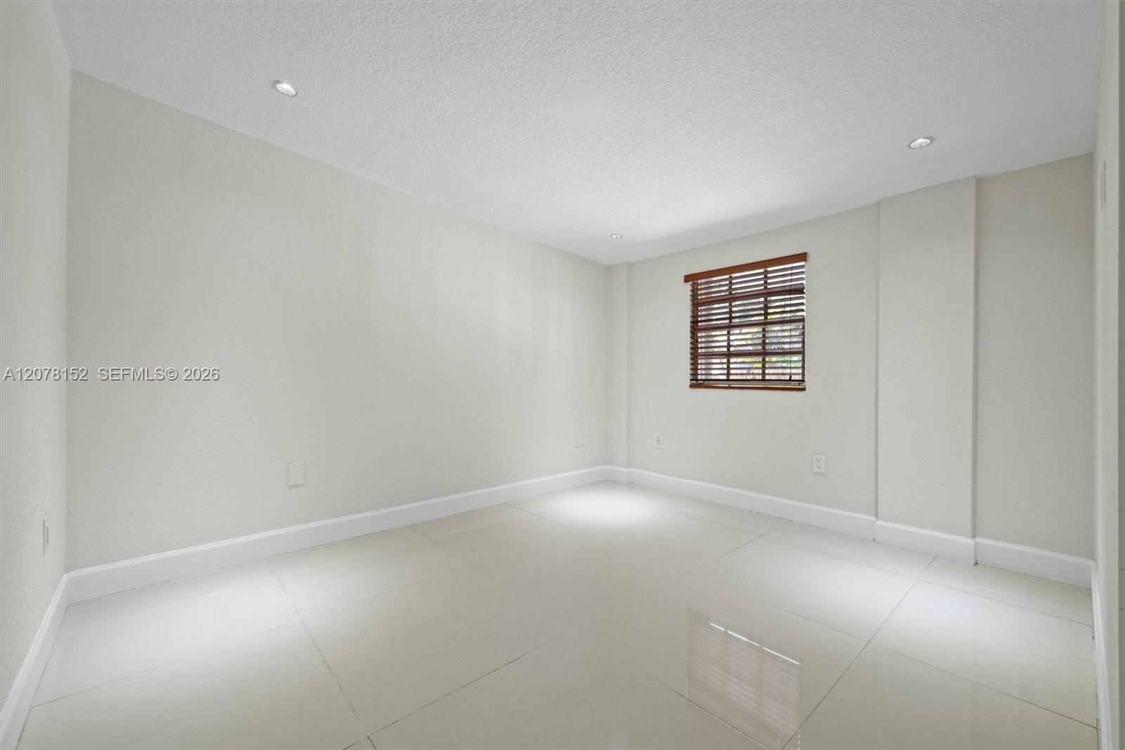292 E 55th Street Property Photo 12