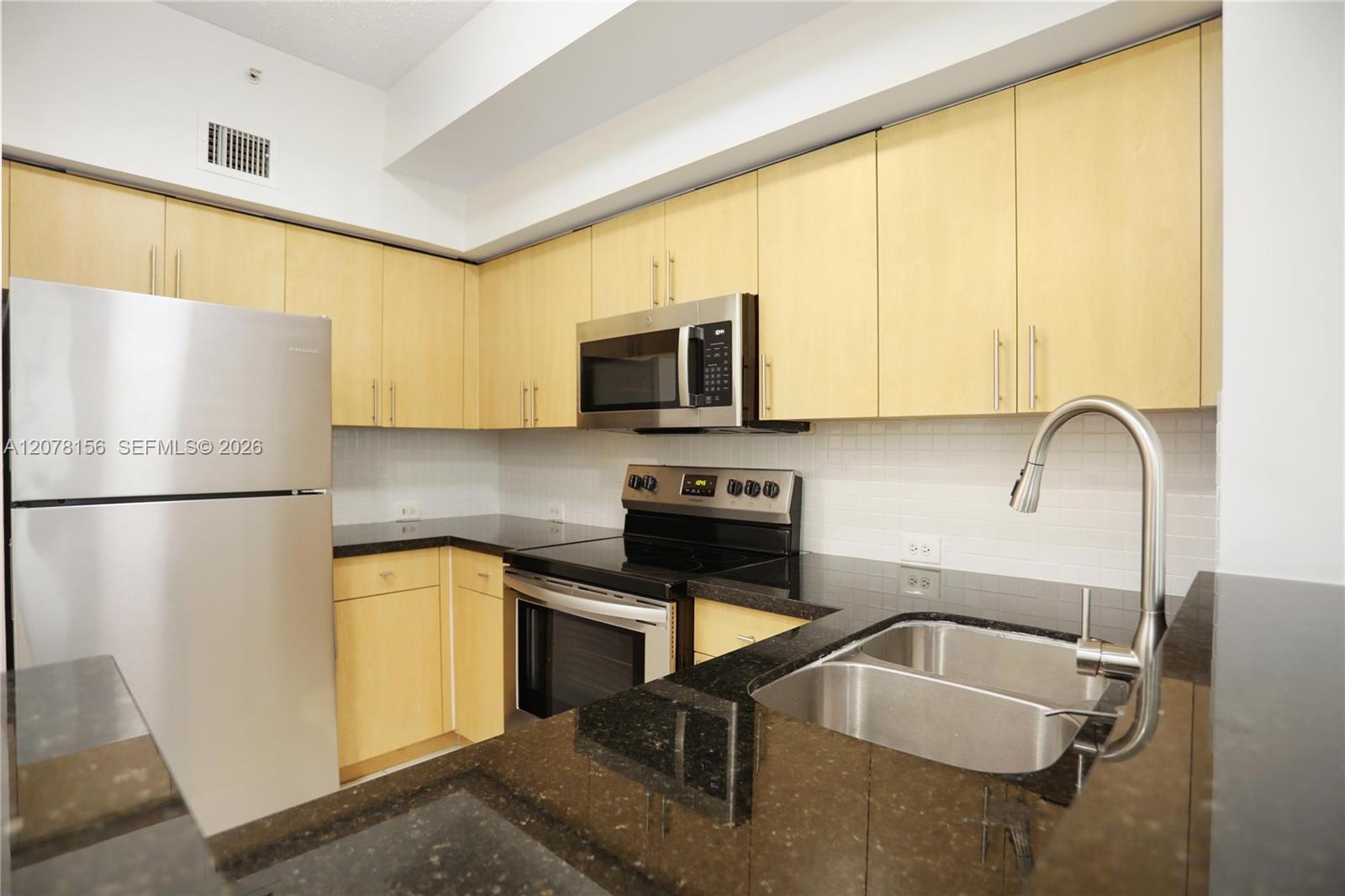 2941 Ne 185th Street 1305 Property Photo 4