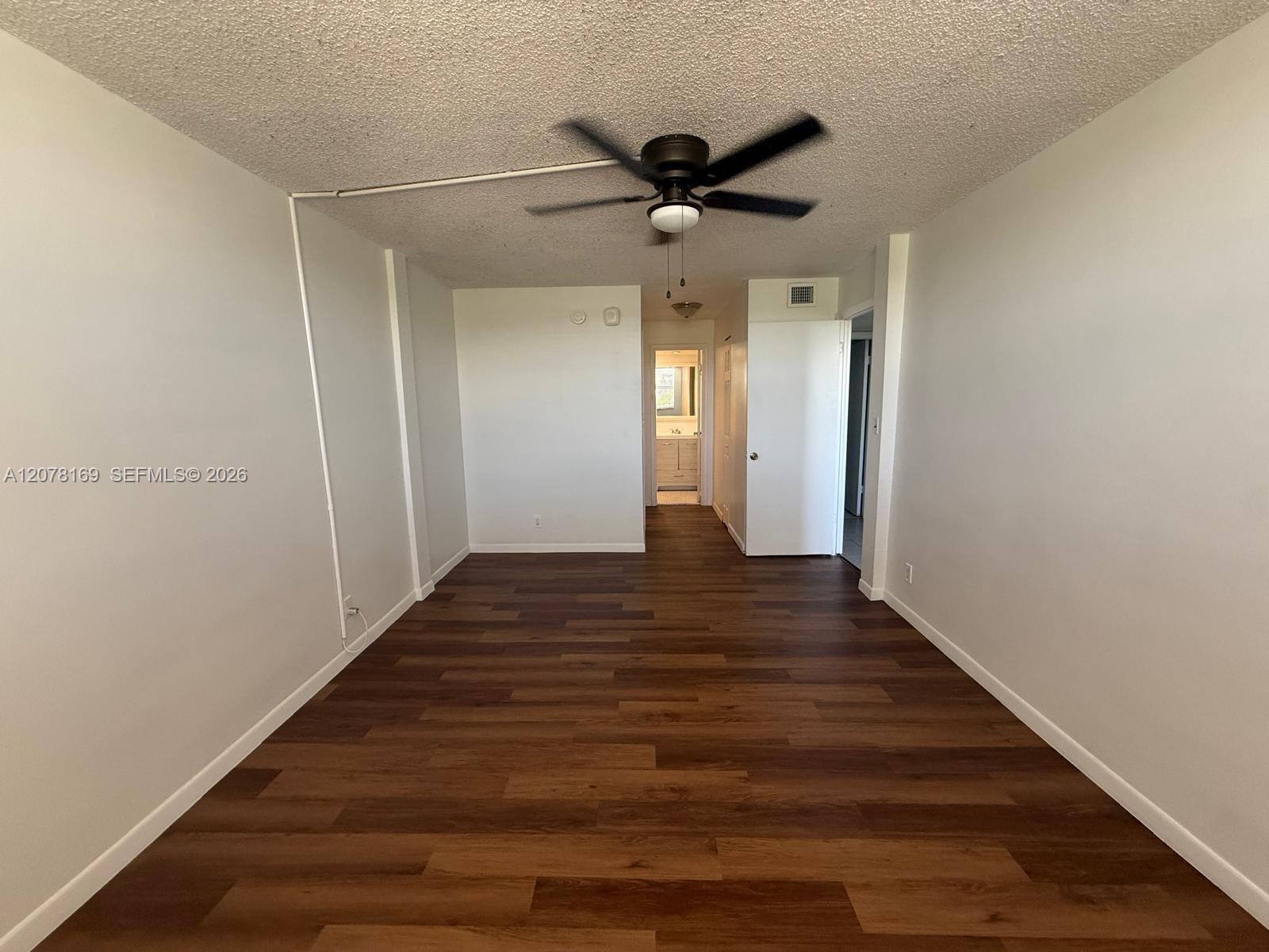 500 Executive Center Drive 4j Property Photo 3