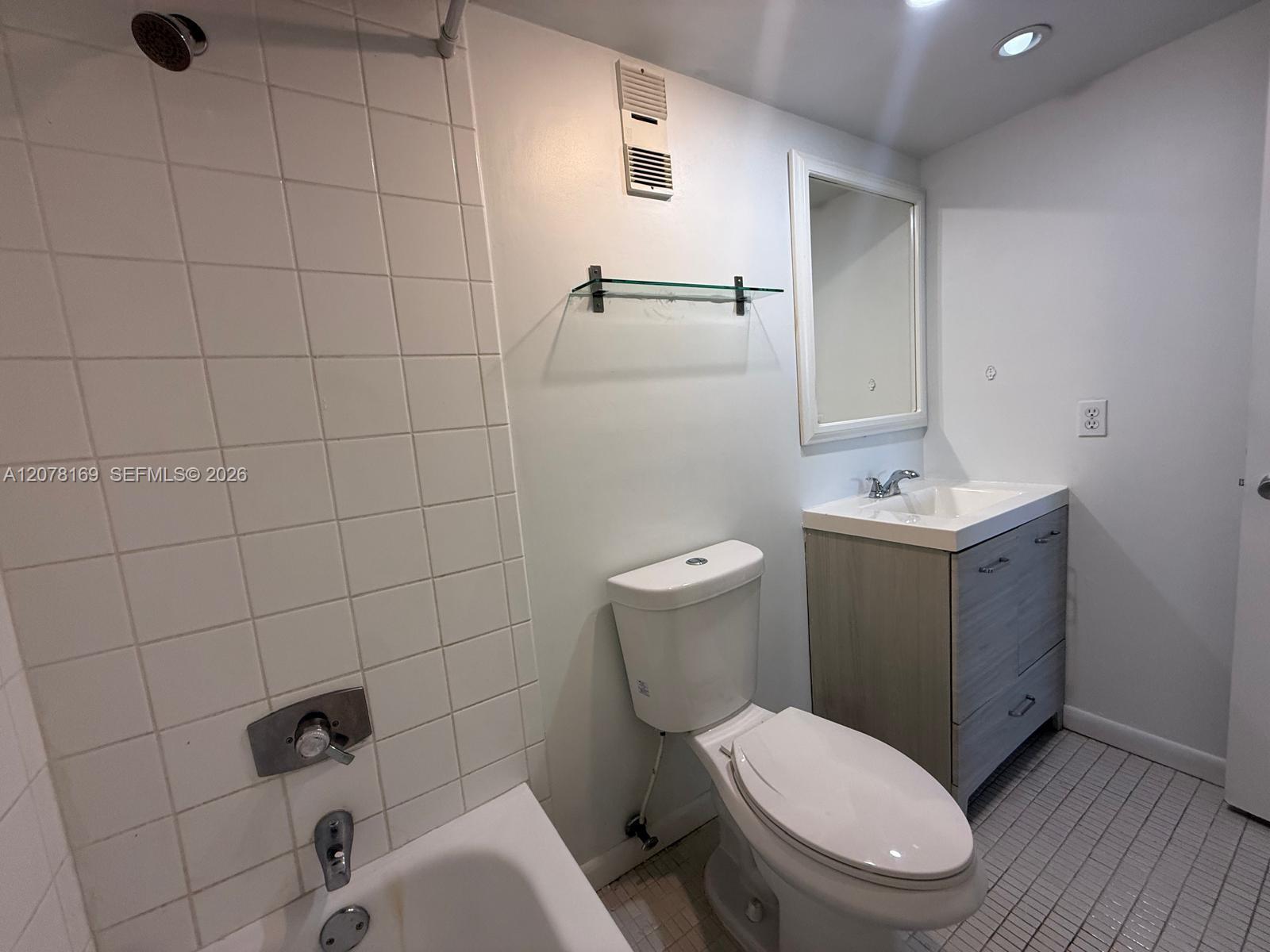 500 Executive Center Drive 4j Property Photo 4
