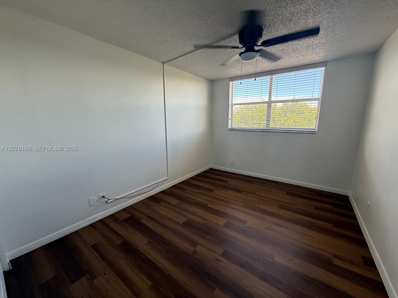 500 Executive Center Drive 4j Property Photo 6