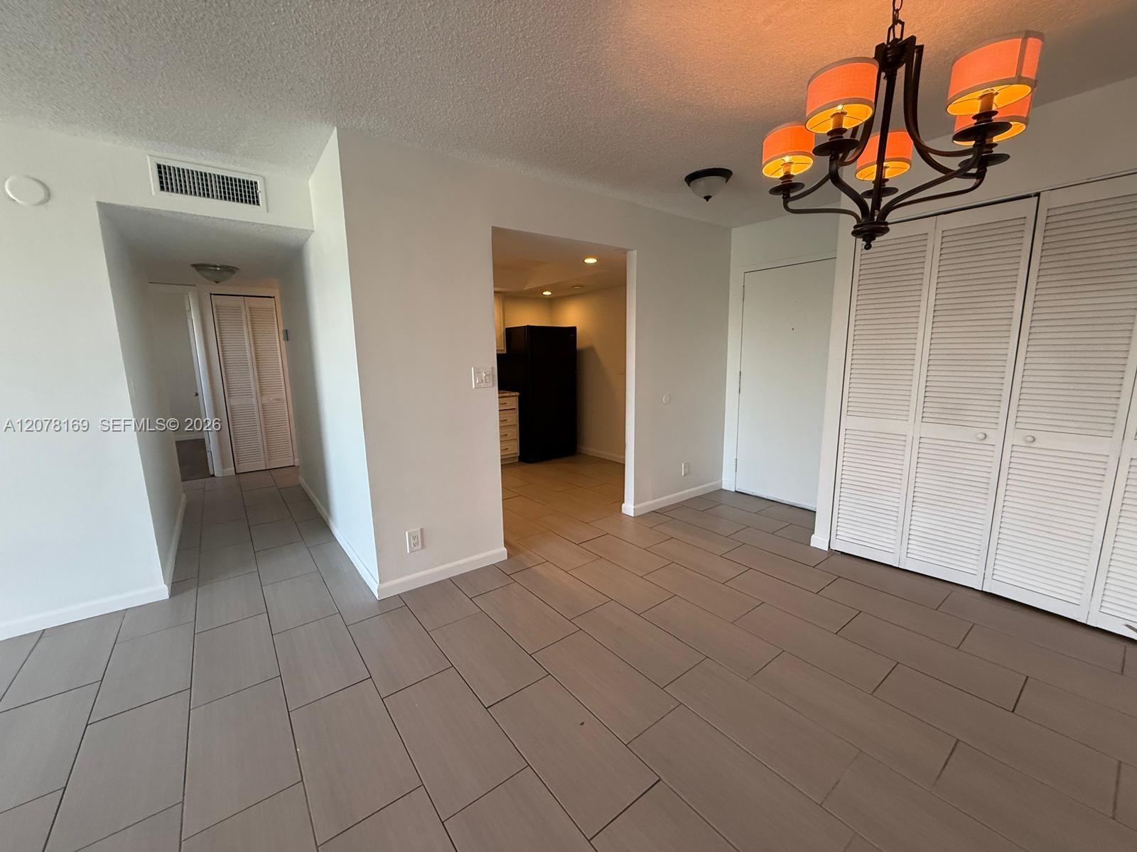 500 Executive Center Drive 4j Property Photo 12