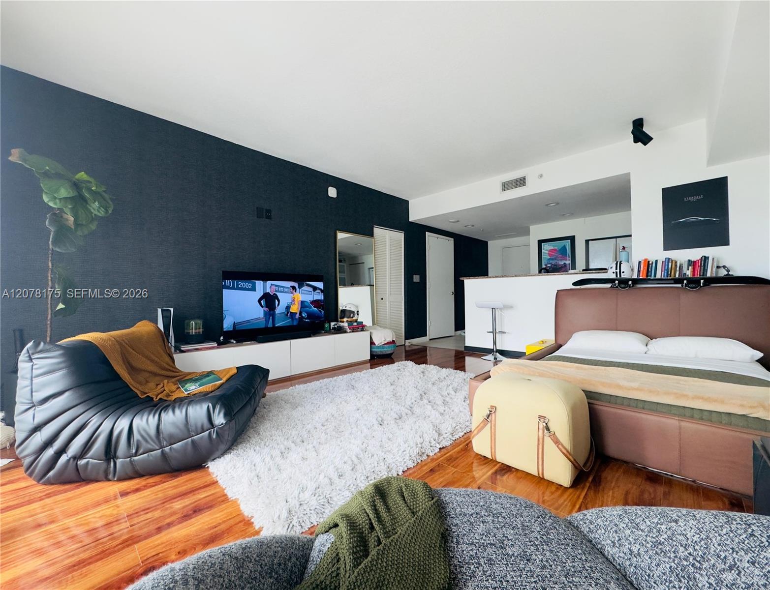 325 S Biscayne Boulevard 4220 Property Photo 1