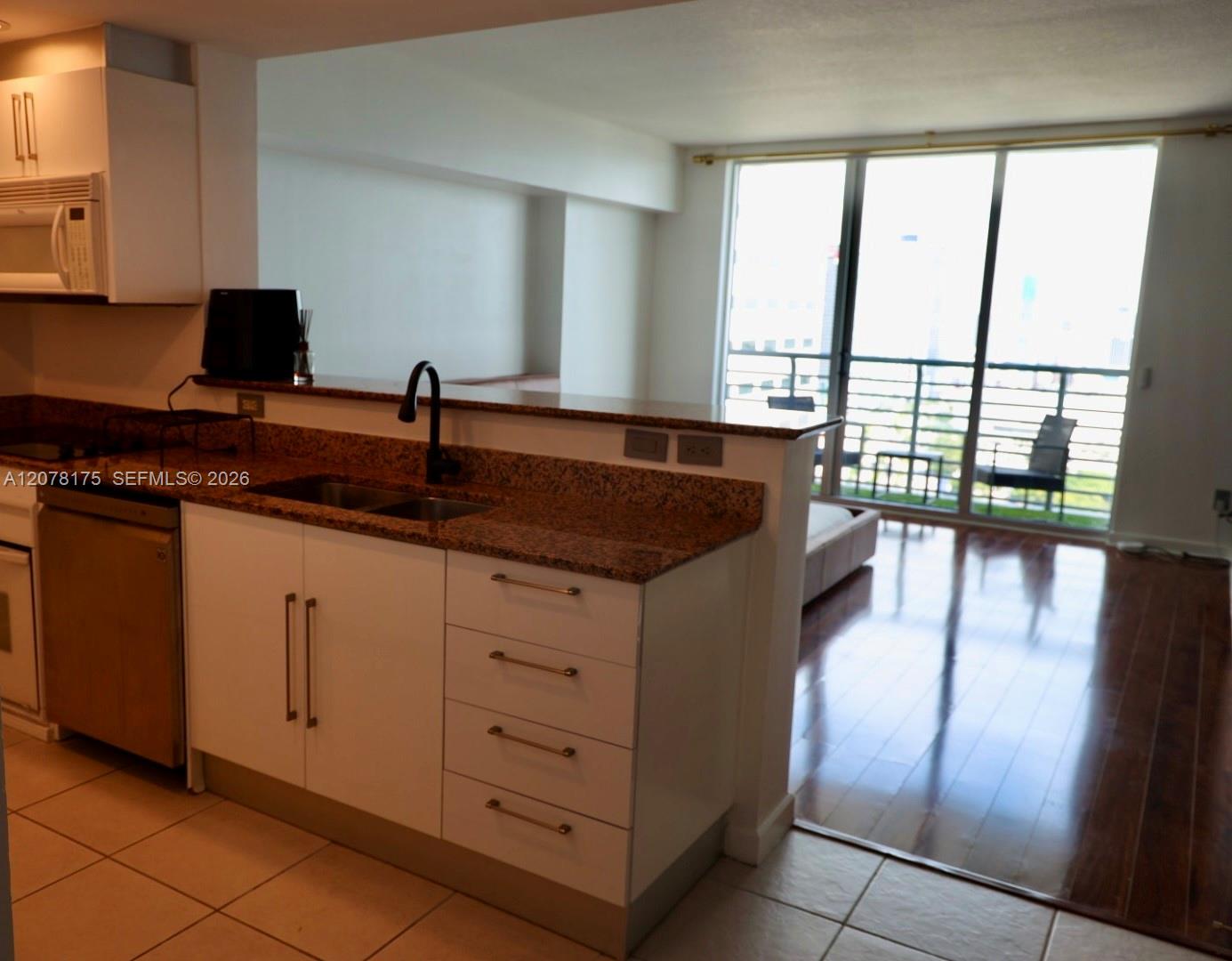 325 S Biscayne Boulevard 4220 Property Photo 3
