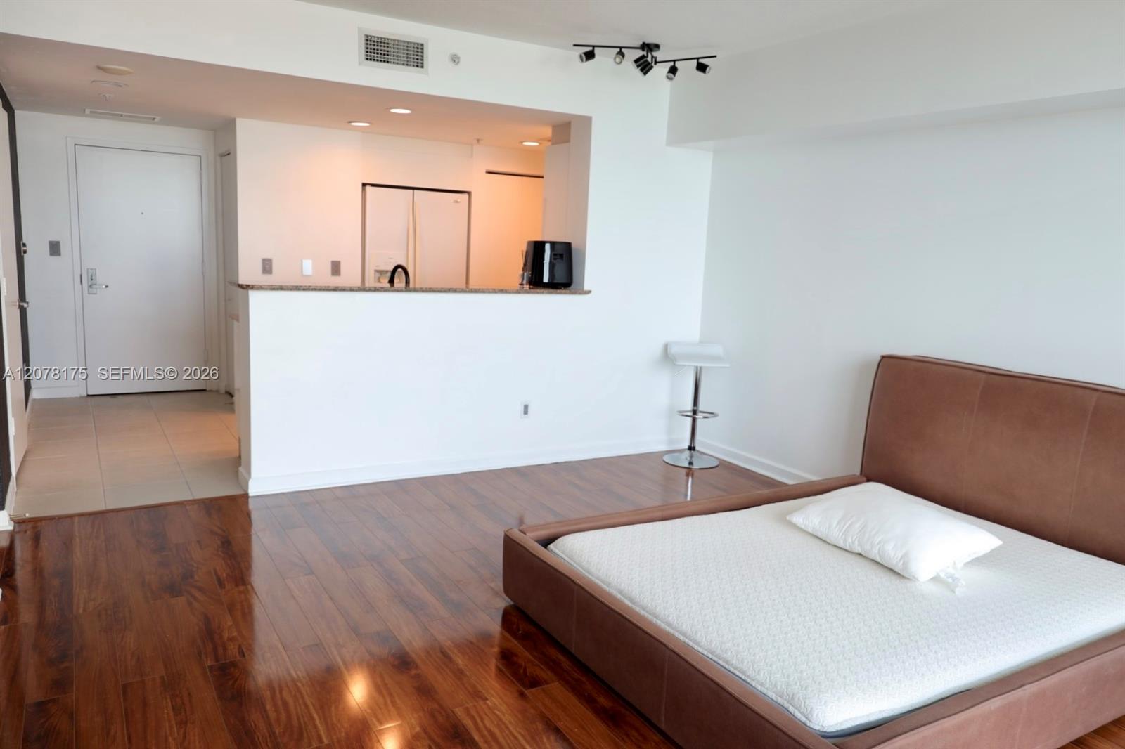 325 S Biscayne Boulevard 4220 Property Photo 5