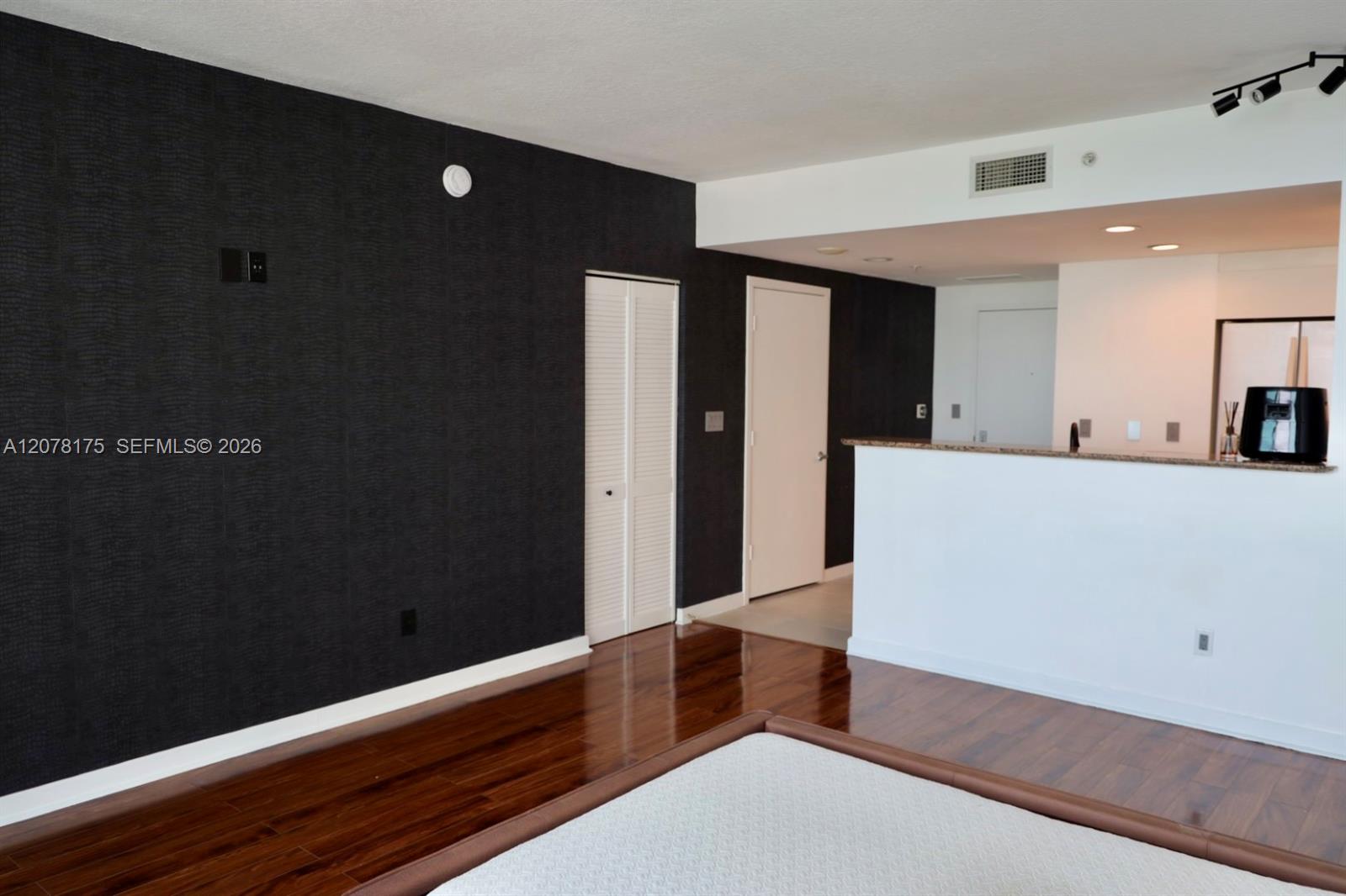 325 S Biscayne Boulevard 4220 Property Photo 9