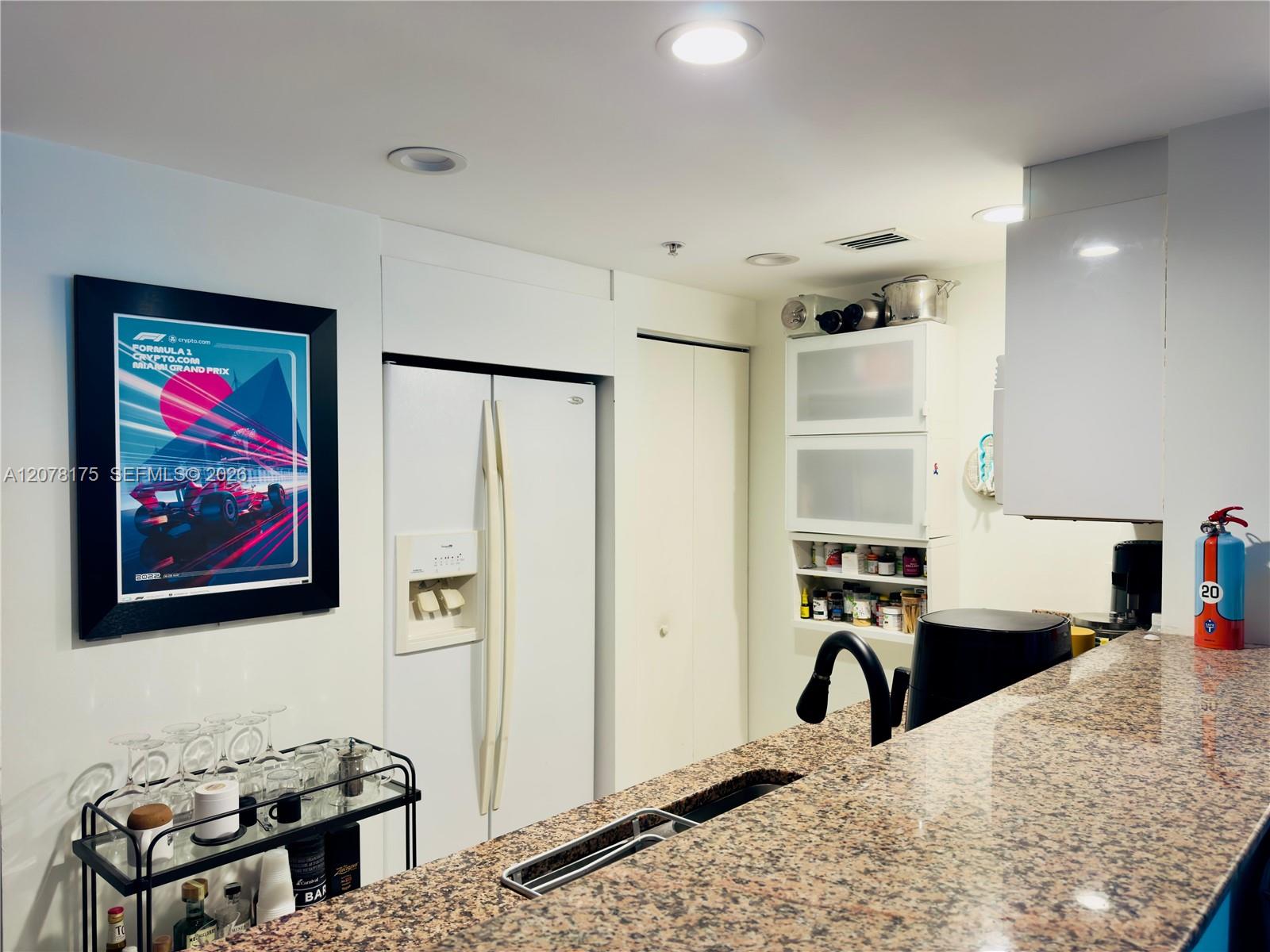 325 S Biscayne Boulevard 4220 Property Photo 17