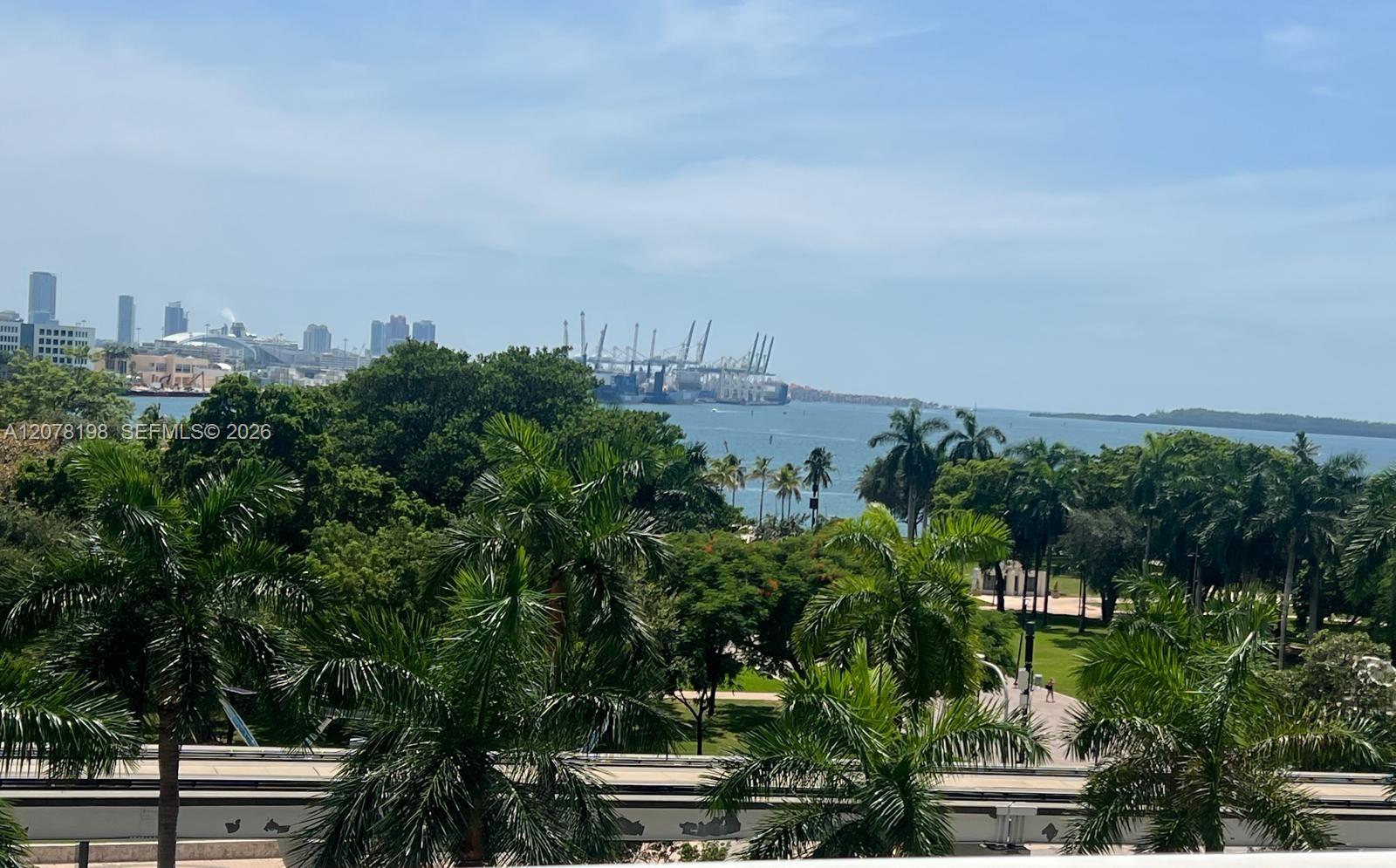 50 Biscayne Boulevard 606 Property Photo 1