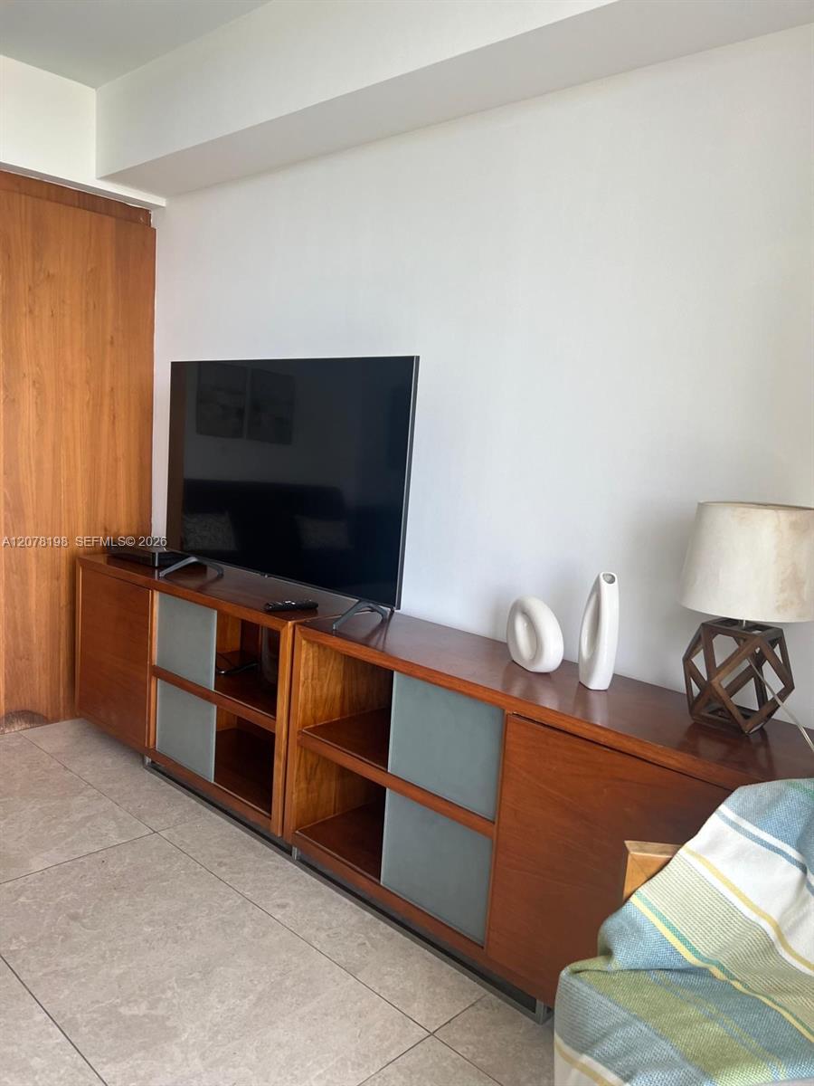 50 Biscayne Boulevard 606 Property Photo 2