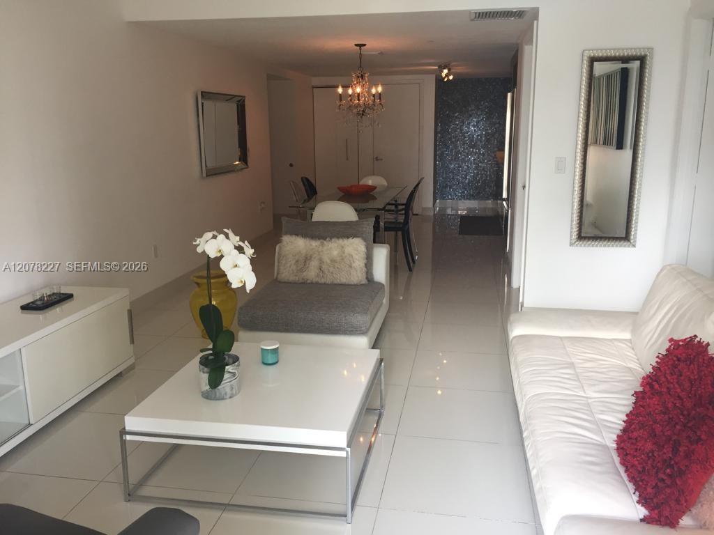 485 Brickell Avenue 1811 Property Photo 2
