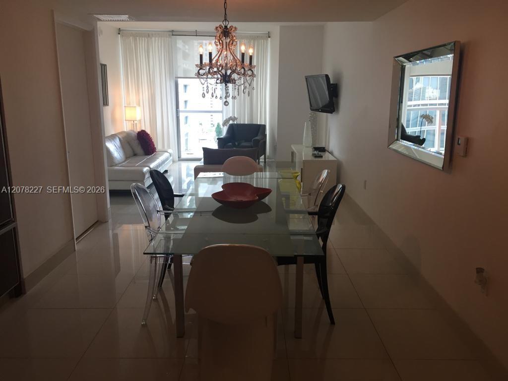 485 Brickell Avenue 1811 Property Photo 3