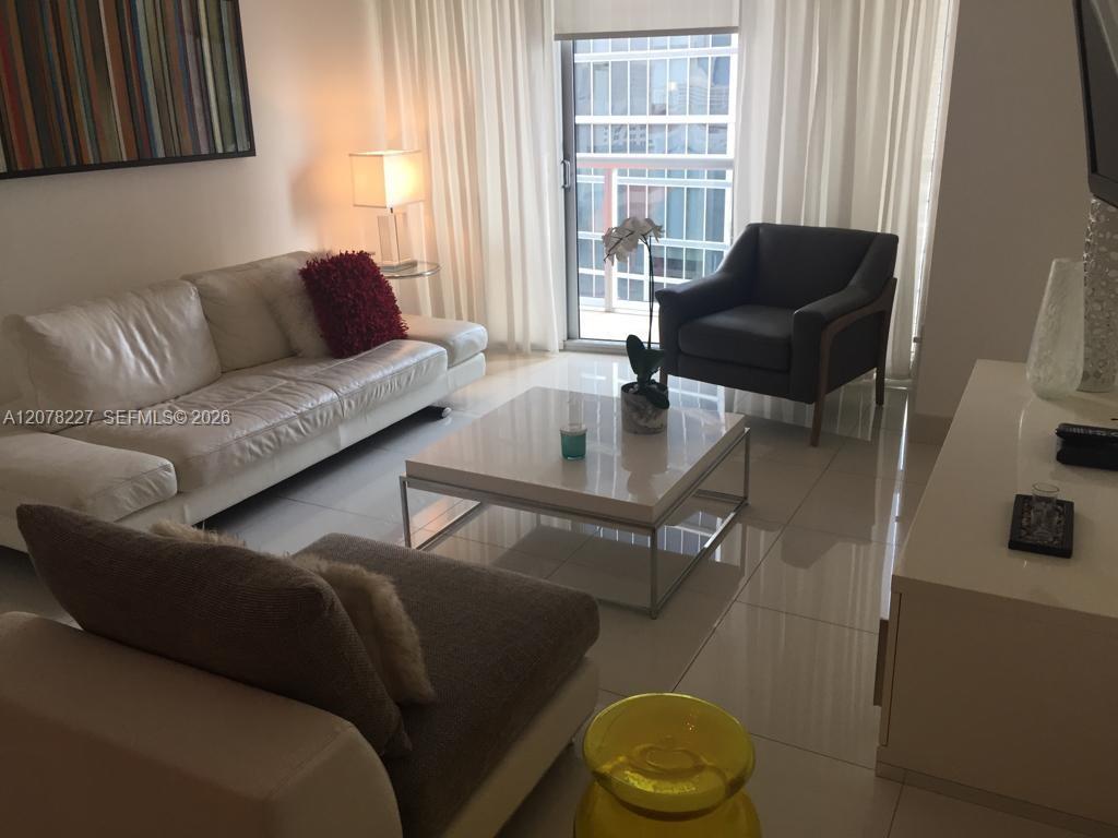 485 Brickell Avenue 1811 Property Photo 4