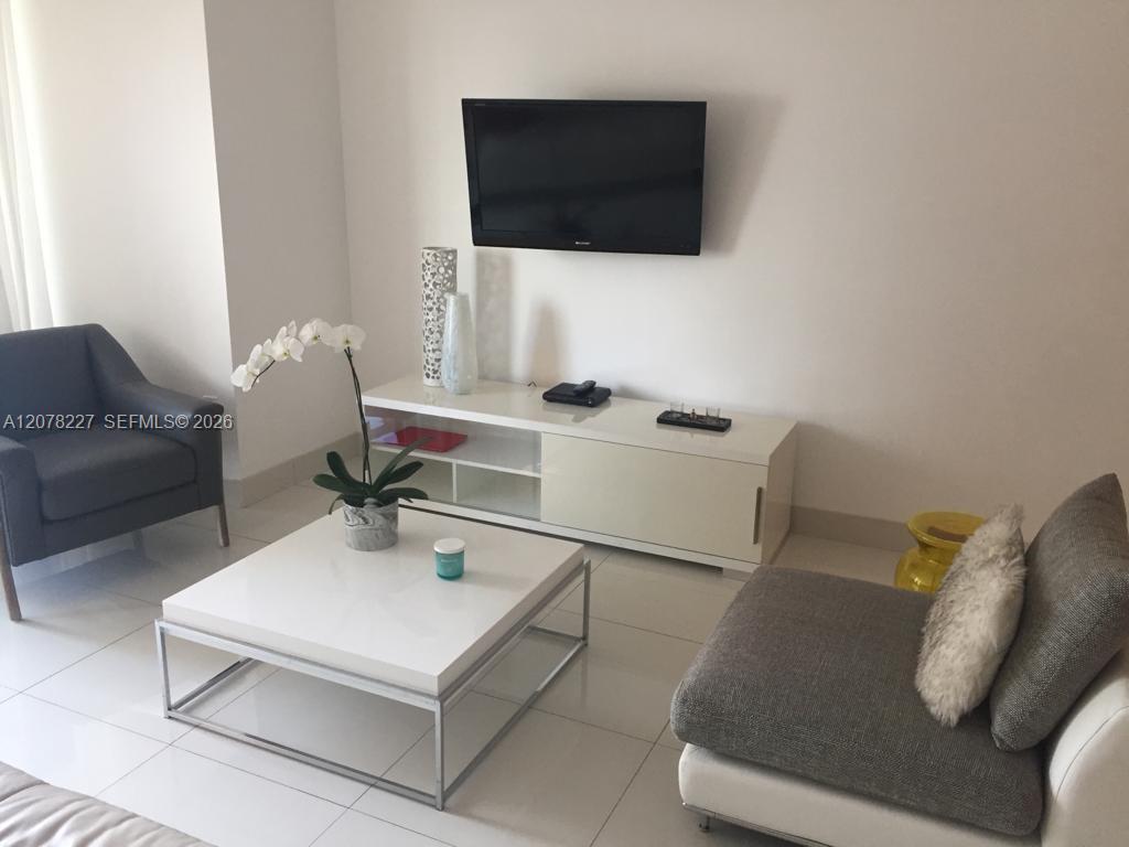 485 Brickell Avenue 1811 Property Photo 5