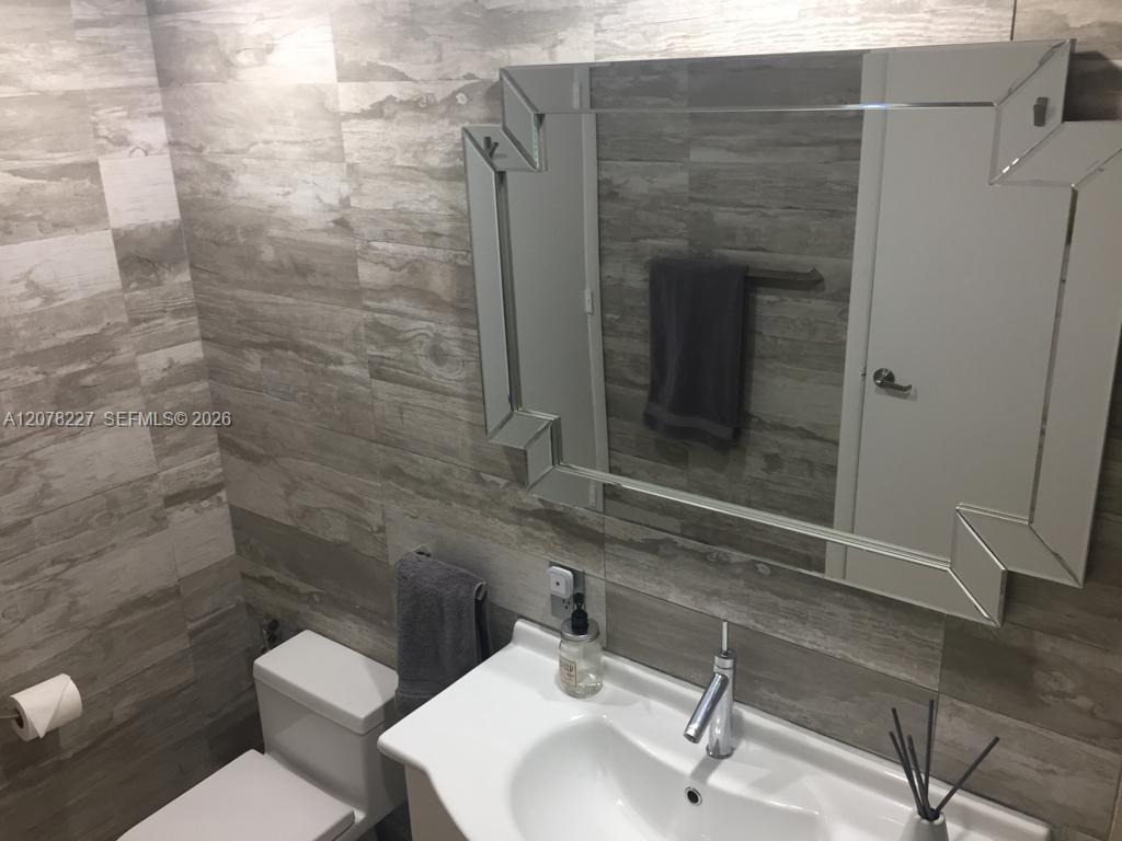 485 Brickell Avenue 1811 Property Photo 12