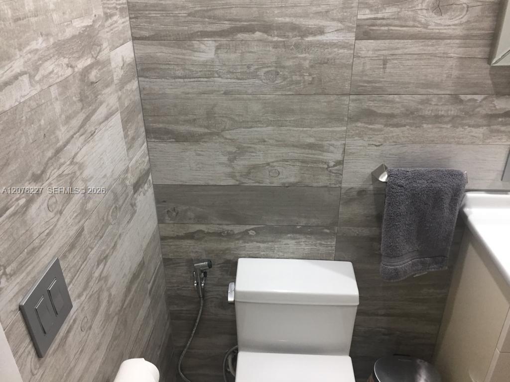 485 Brickell Avenue 1811 Property Photo 13
