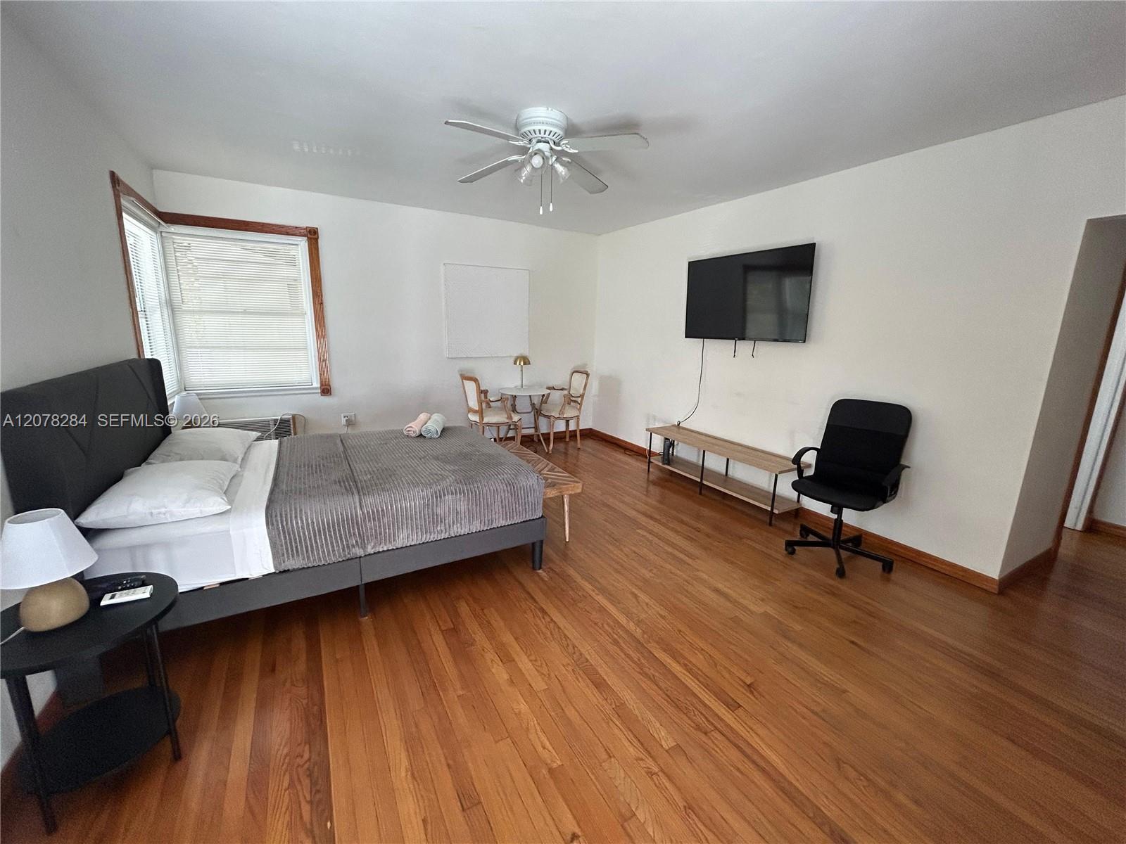 300 Sunset Drive 2 Property Photo 3