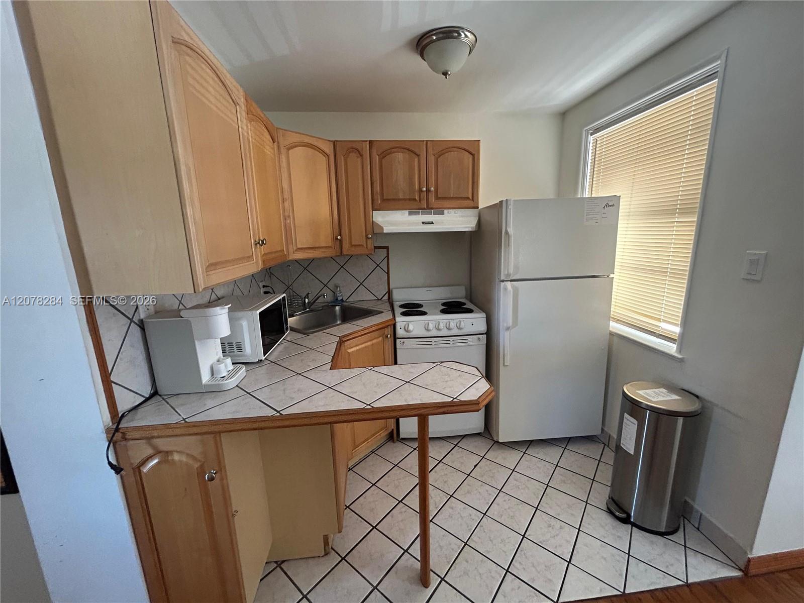 300 Sunset Drive 2 Property Photo 4