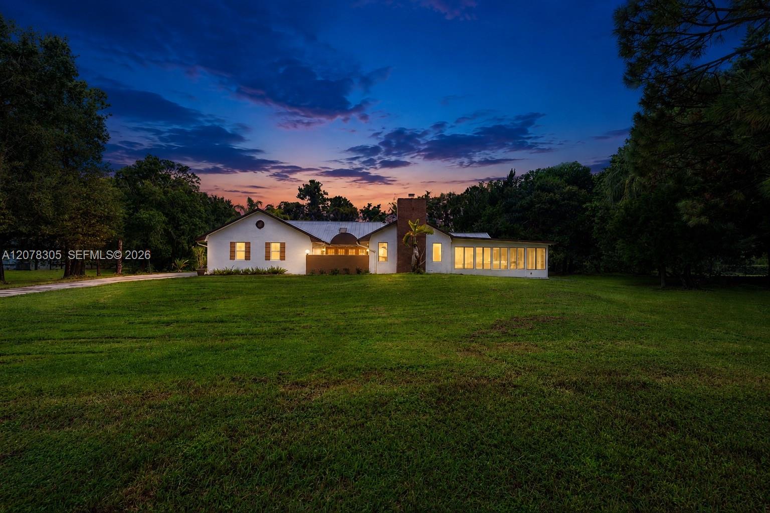 3290 Sw Island Way Property Photo 1