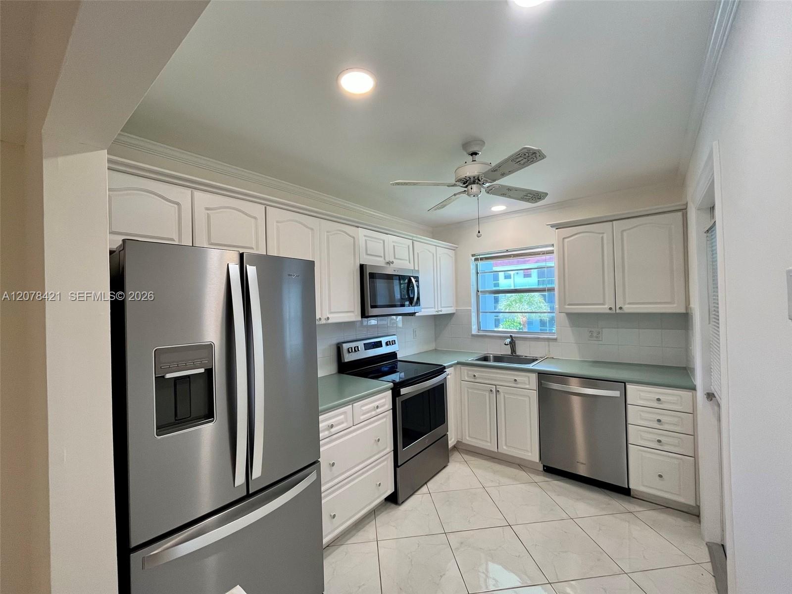 581 Blue Heron Drive 212-b Property Photo 12