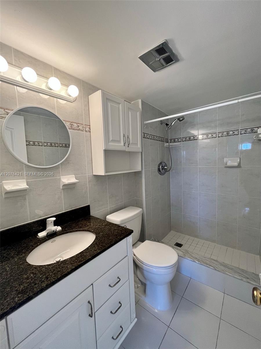 581 Blue Heron Drive 212-b Property Photo 17