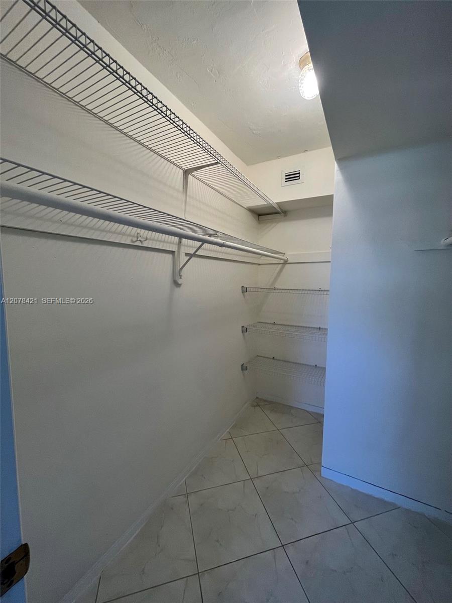 581 Blue Heron Drive 212-b Property Photo 19