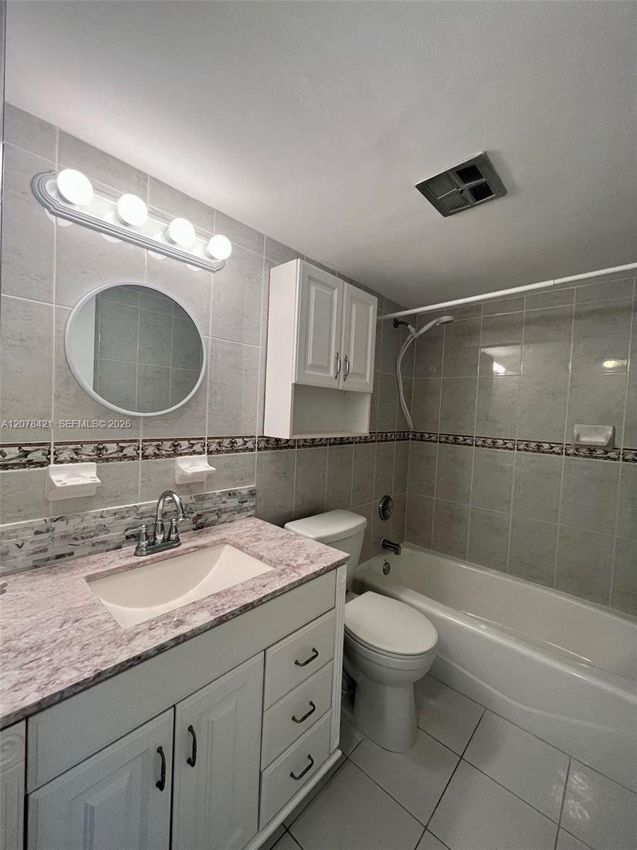 581 Blue Heron Drive 212-b Property Photo 24
