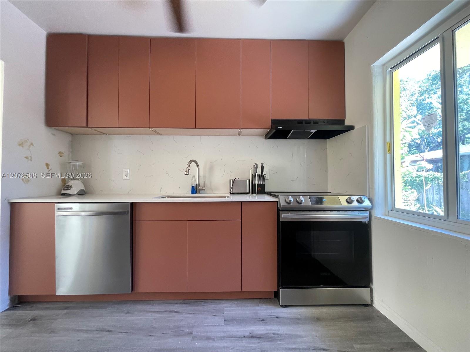 A12078508 Property Photo 3