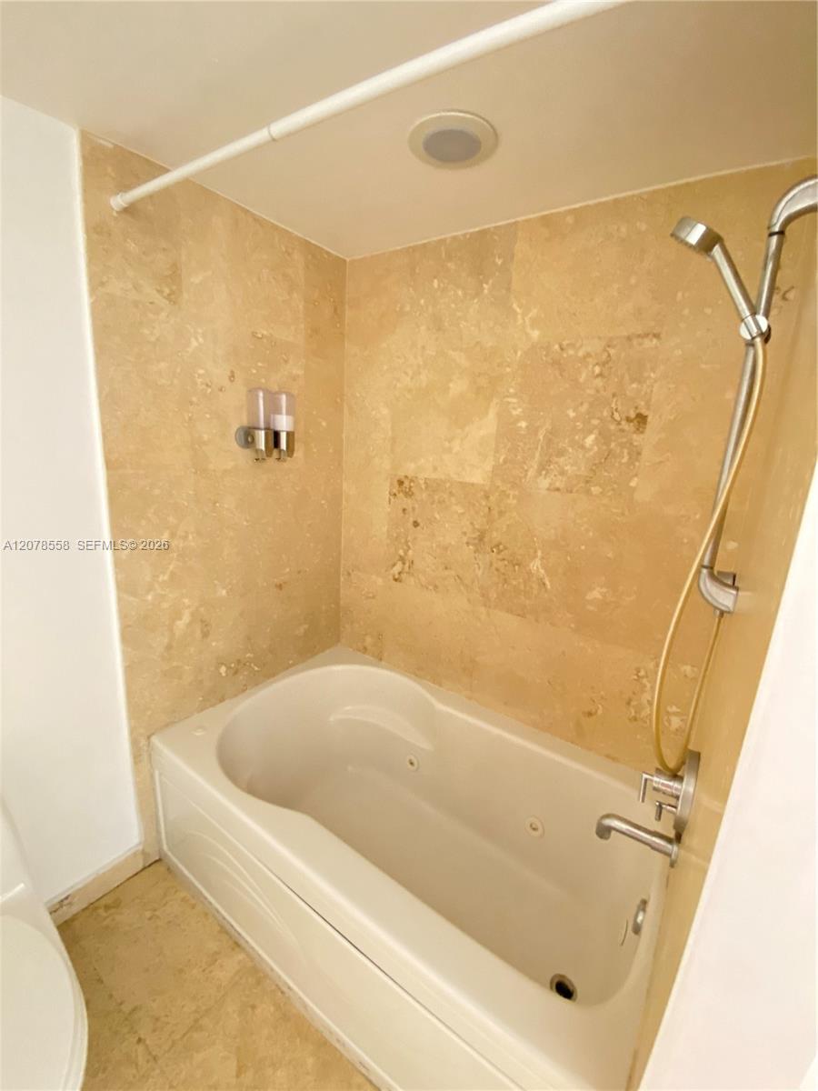 41 Se 5th Street 1109 Property Photo 15