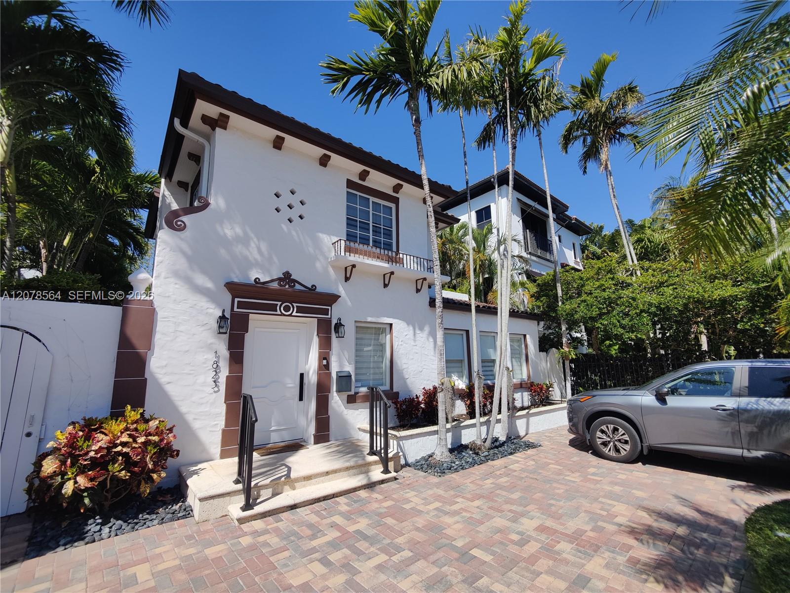 1823 S Bayshore Lane Property Photo 1