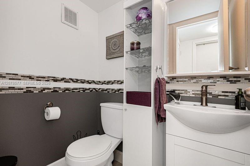 17800 Atlantic Boulevard 203 Property Photo 19