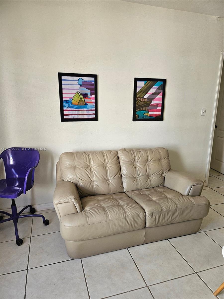 3030 Collins Avenue 4b Property Photo 8