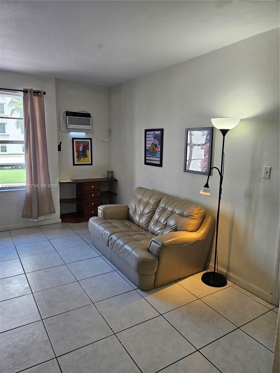 3030 Collins Avenue 4b Property Photo 9